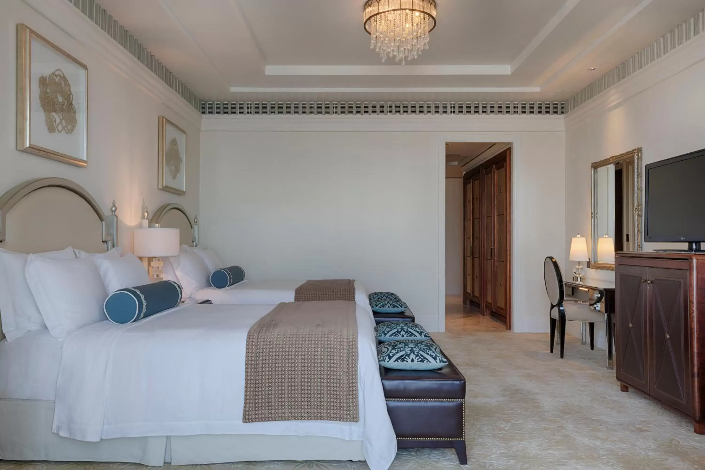 Bed in The St. Regis Abu Dhabi