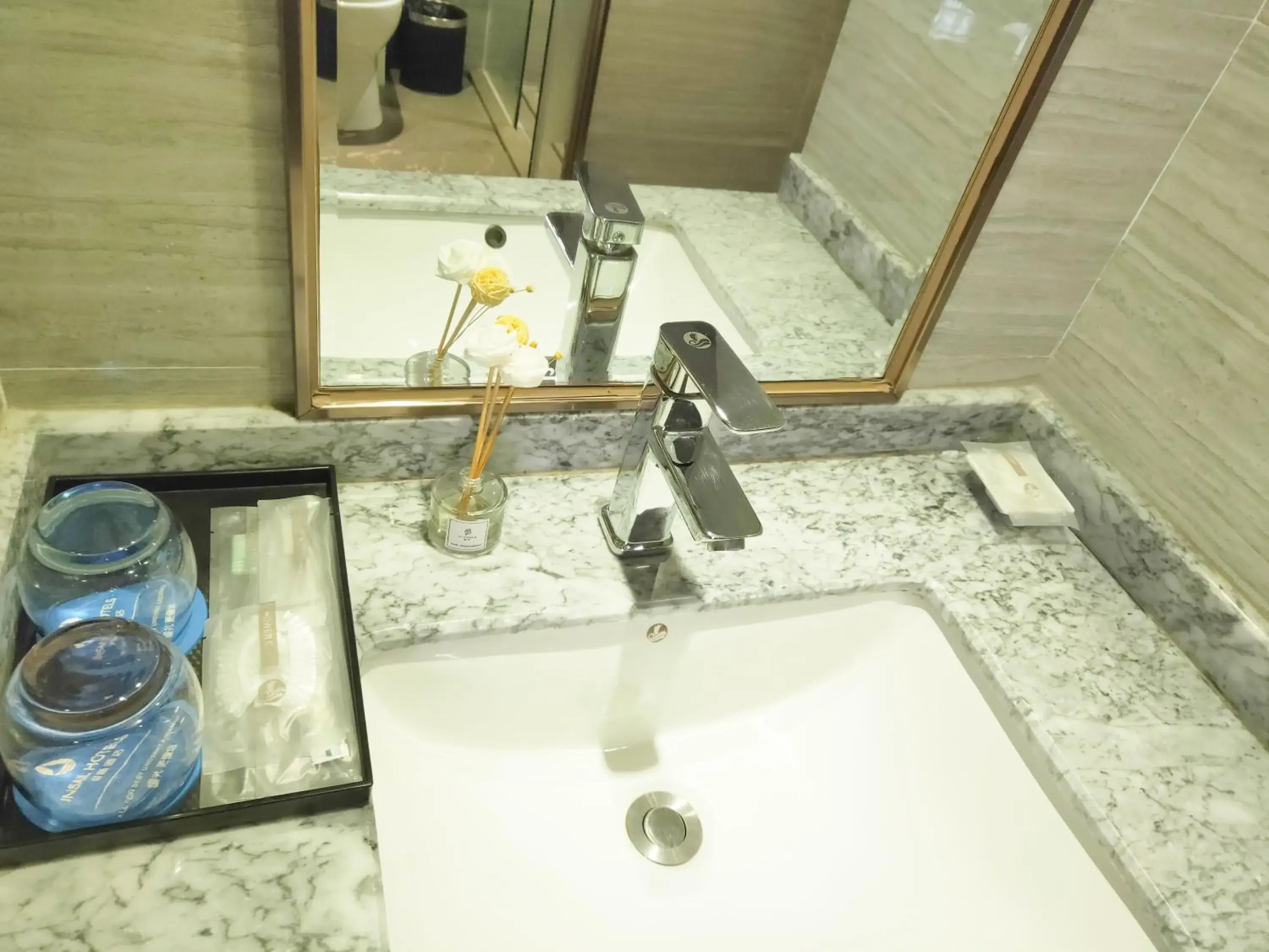 Bathroom in INSAIL Hotel (Shenzhen Dongmen Branch)