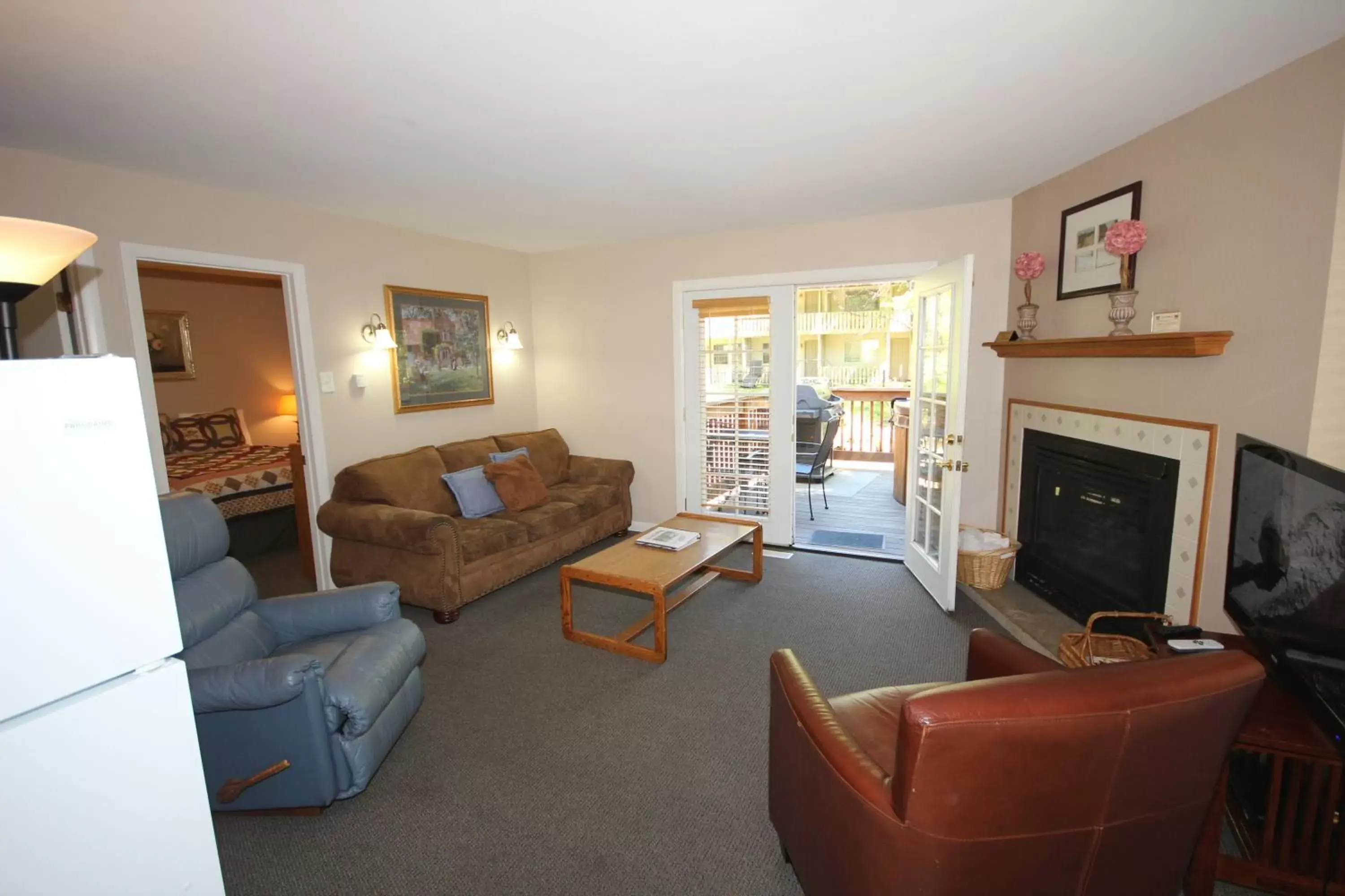 Living room, Seating Area in Streamside on Fall River