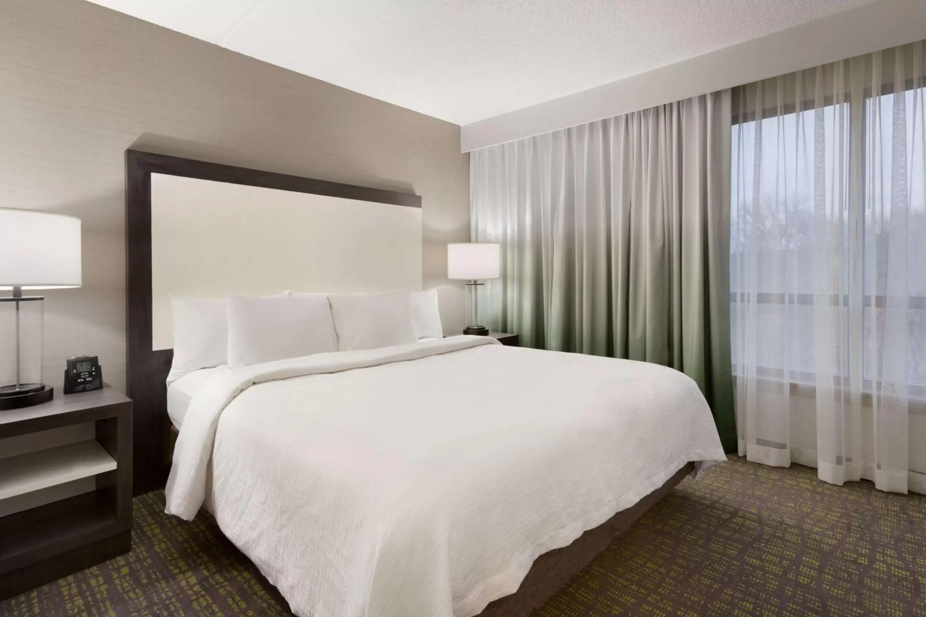 Bed in Embassy Suites Newark - Wilmington/South