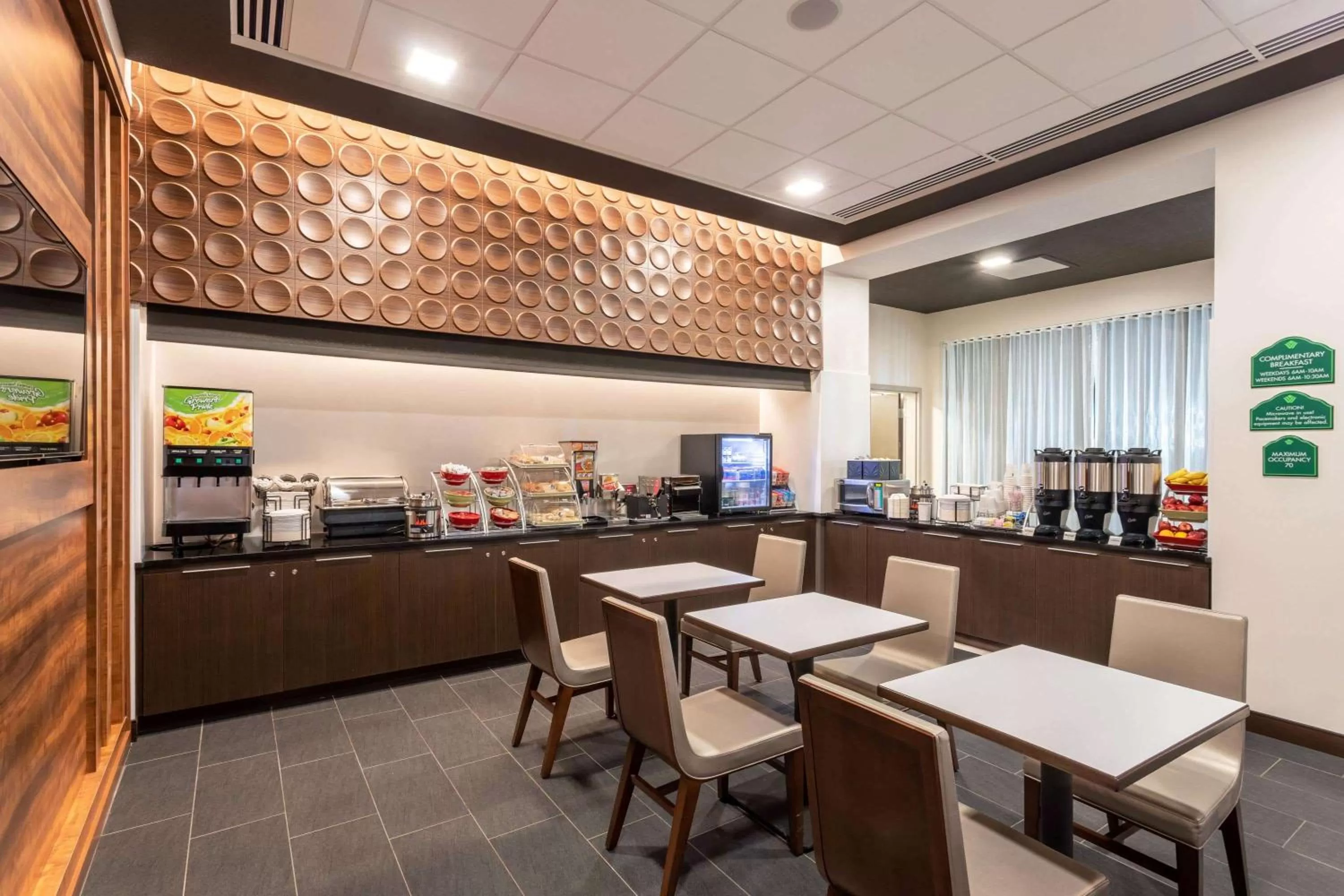 Restaurant/places to eat in Wingate by Wyndham Angola