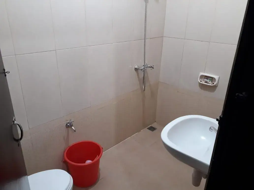 Bathroom in Hotel Bumi Makmur Indah Lembang