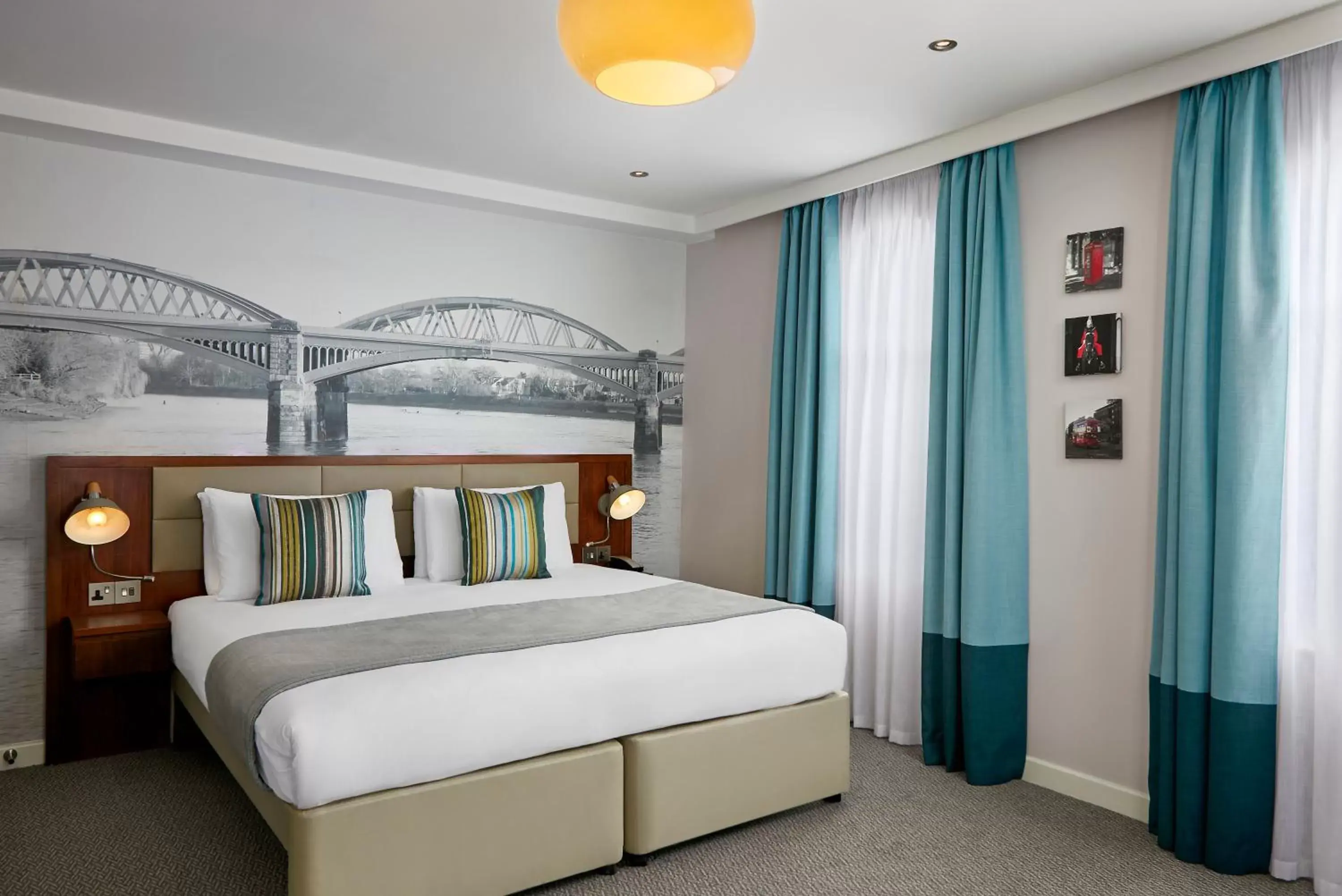 Photo of the whole room, Bed in Seraphine Hammersmith Hotel