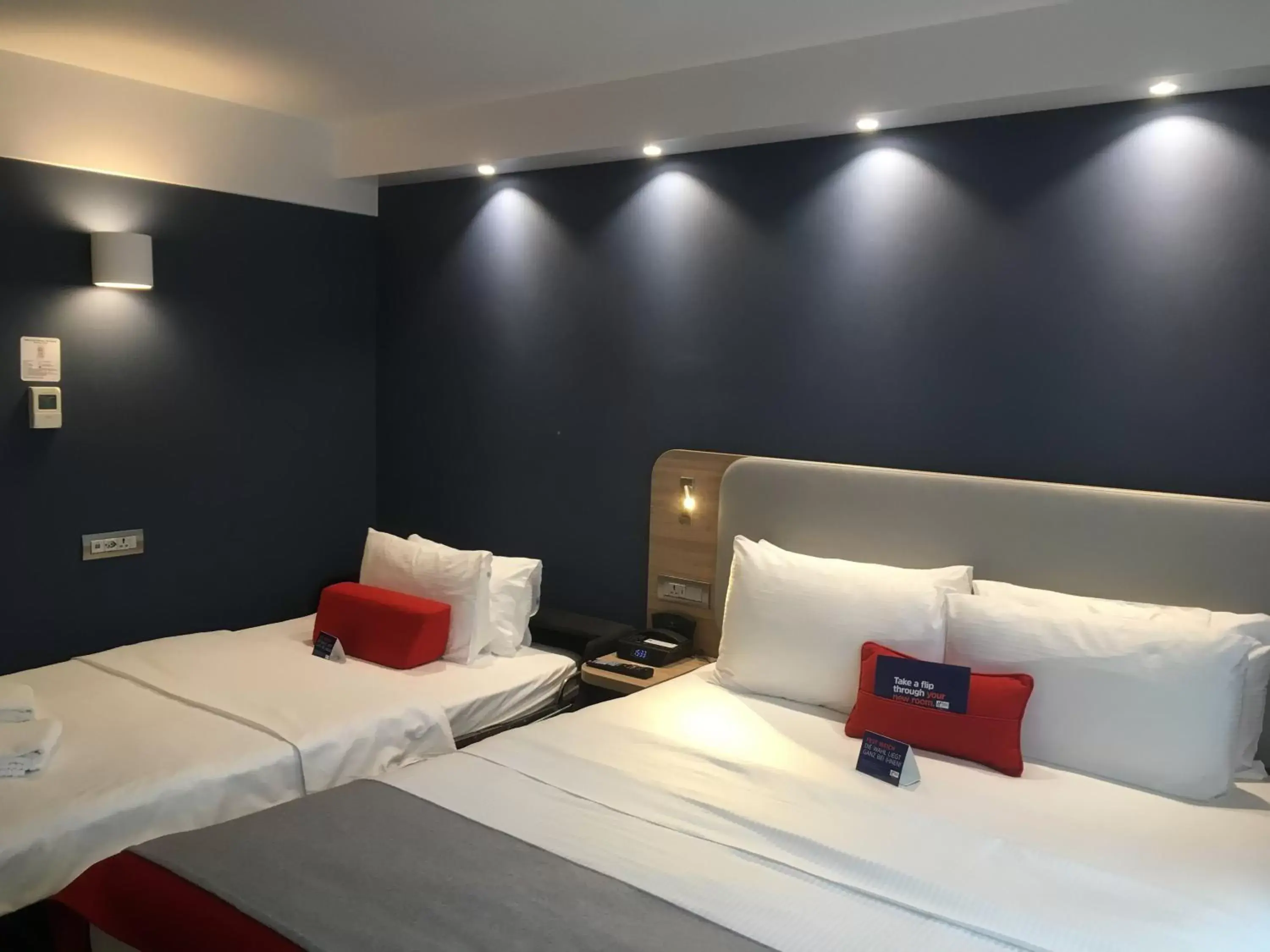 Photo of the whole room, Bed in Holiday Inn Express Zürich Airport, an IHG Hotel
