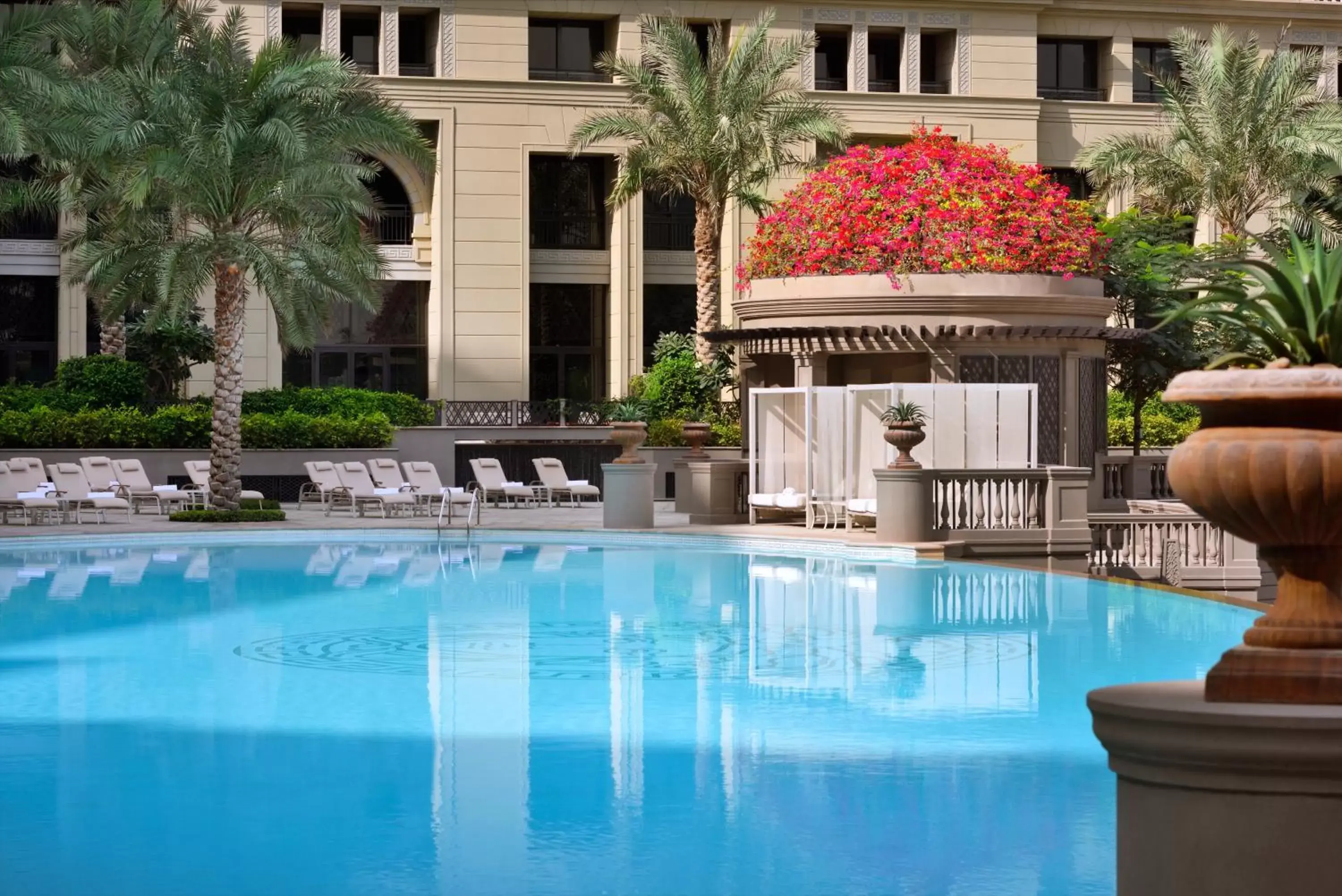 Area and facilities, Swimming Pool in Palazzo Versace Dubai