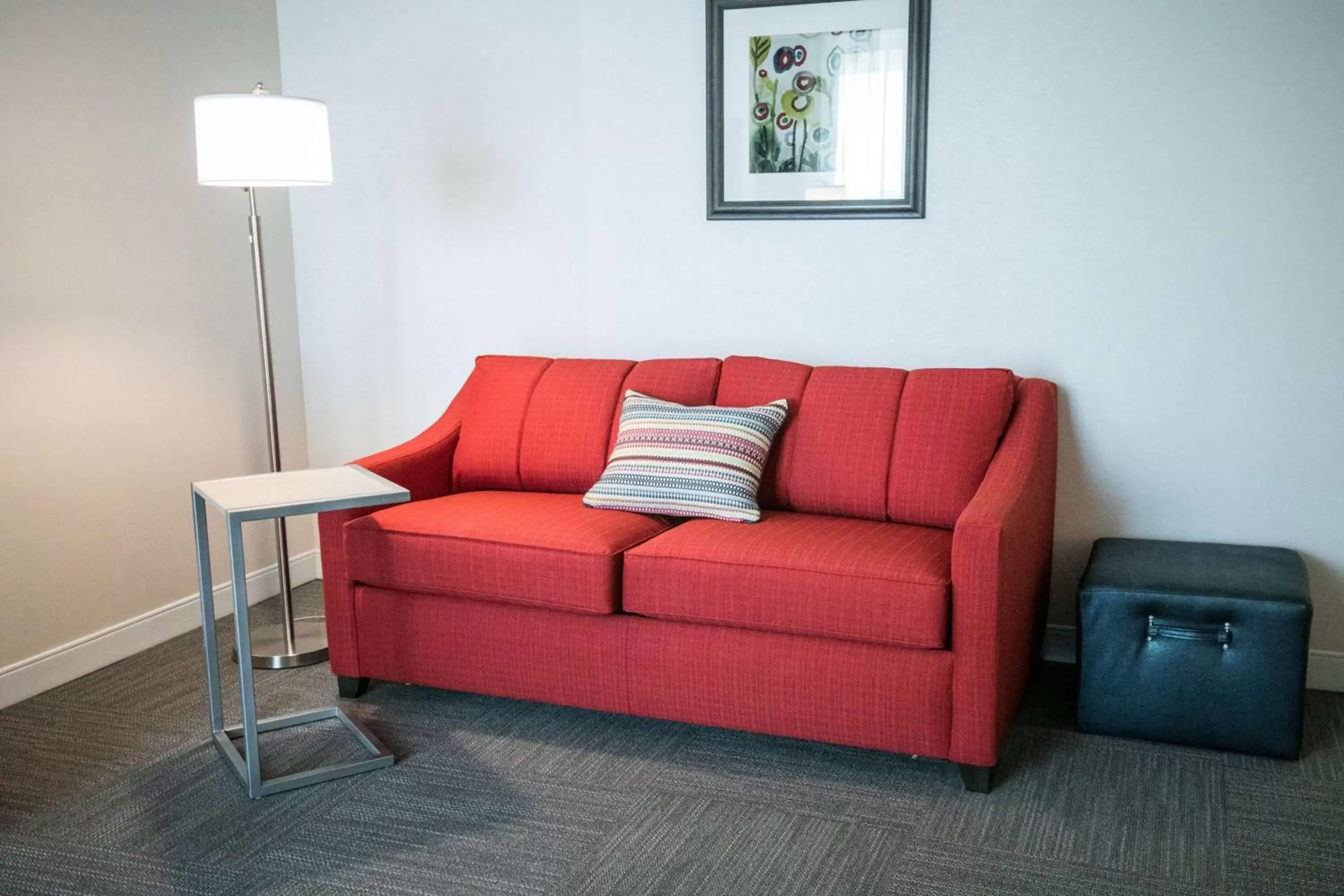 Bed, Seating Area in Hampton Inn & Suites Tempe/Phoenix Airport, Az