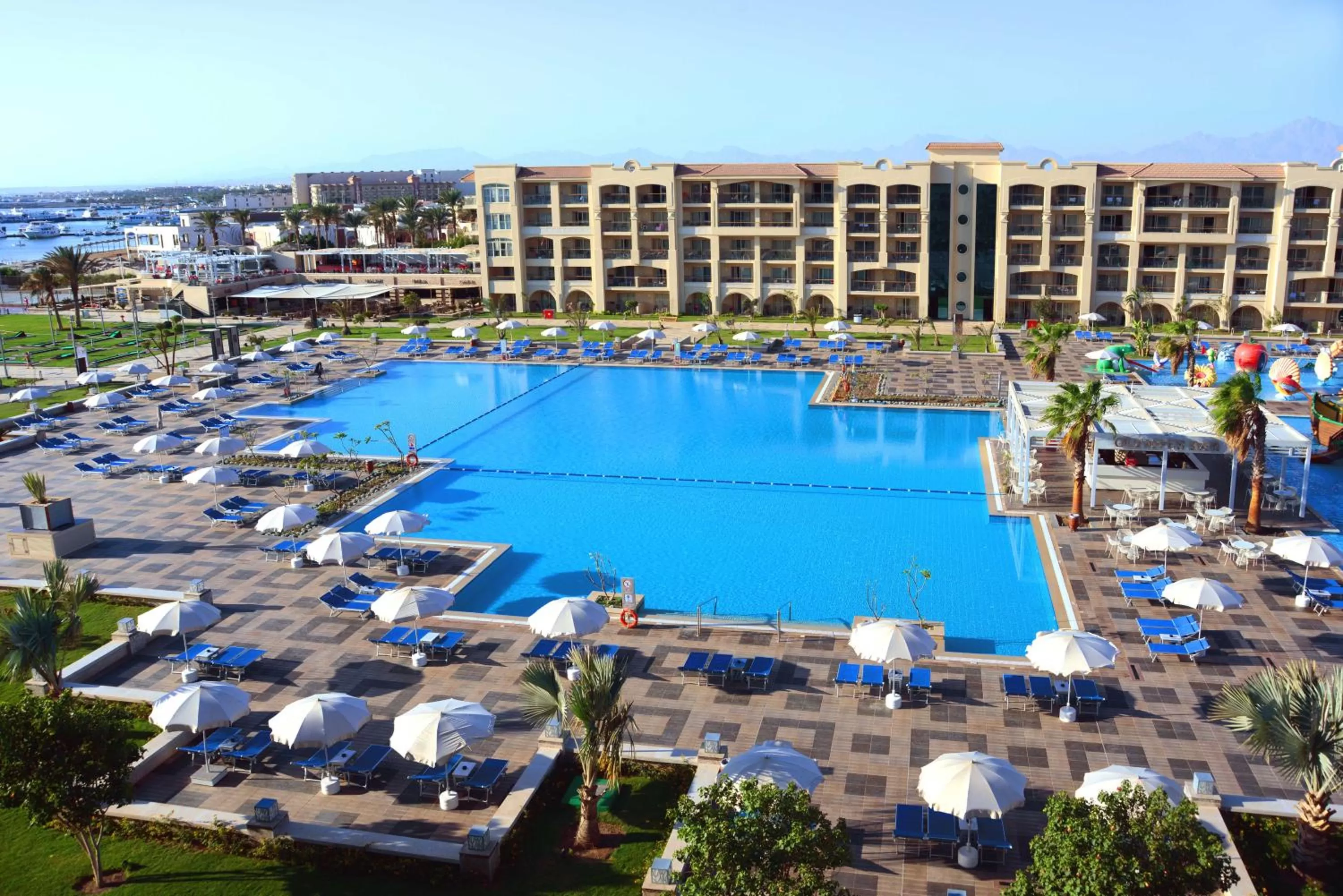 Swimming pool in Pickalbatros White Beach Resort - Hurghada