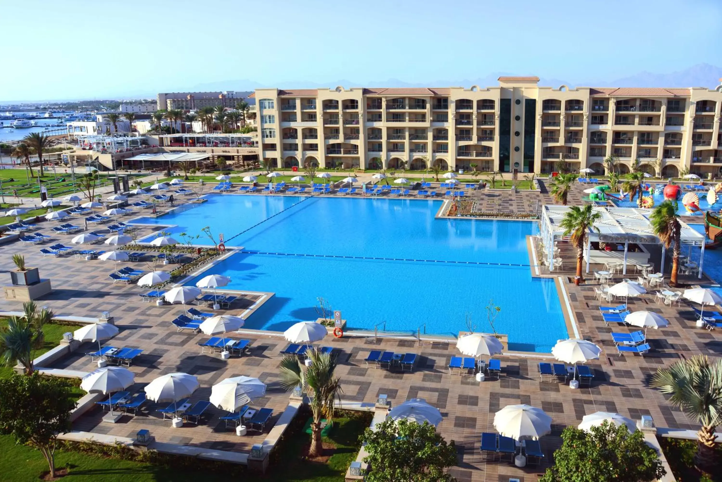 Swimming pool, Pool View in Pickalbatros White Beach Resort - Hurghada