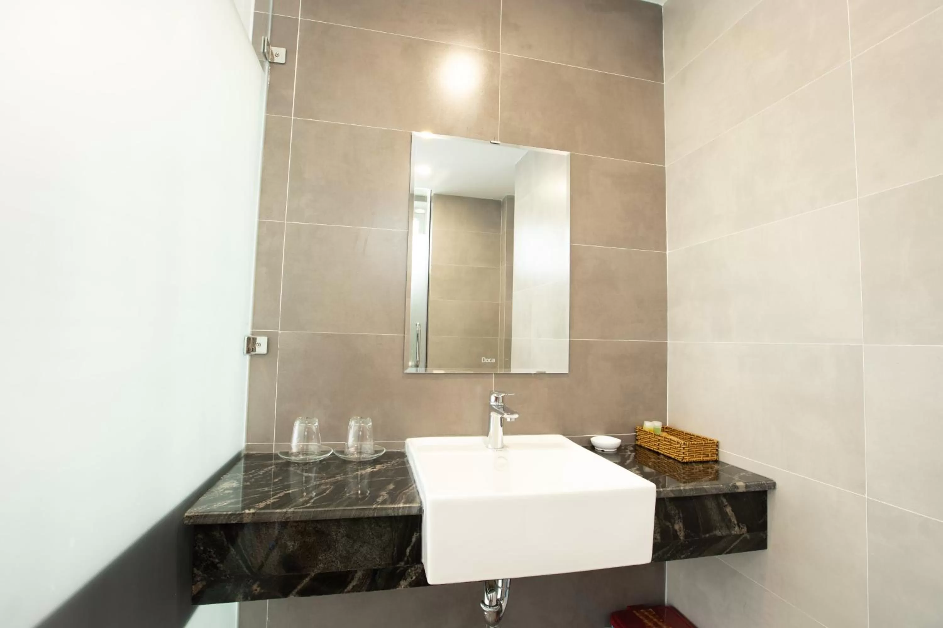 Bathroom in QUE HUONG HOTEL