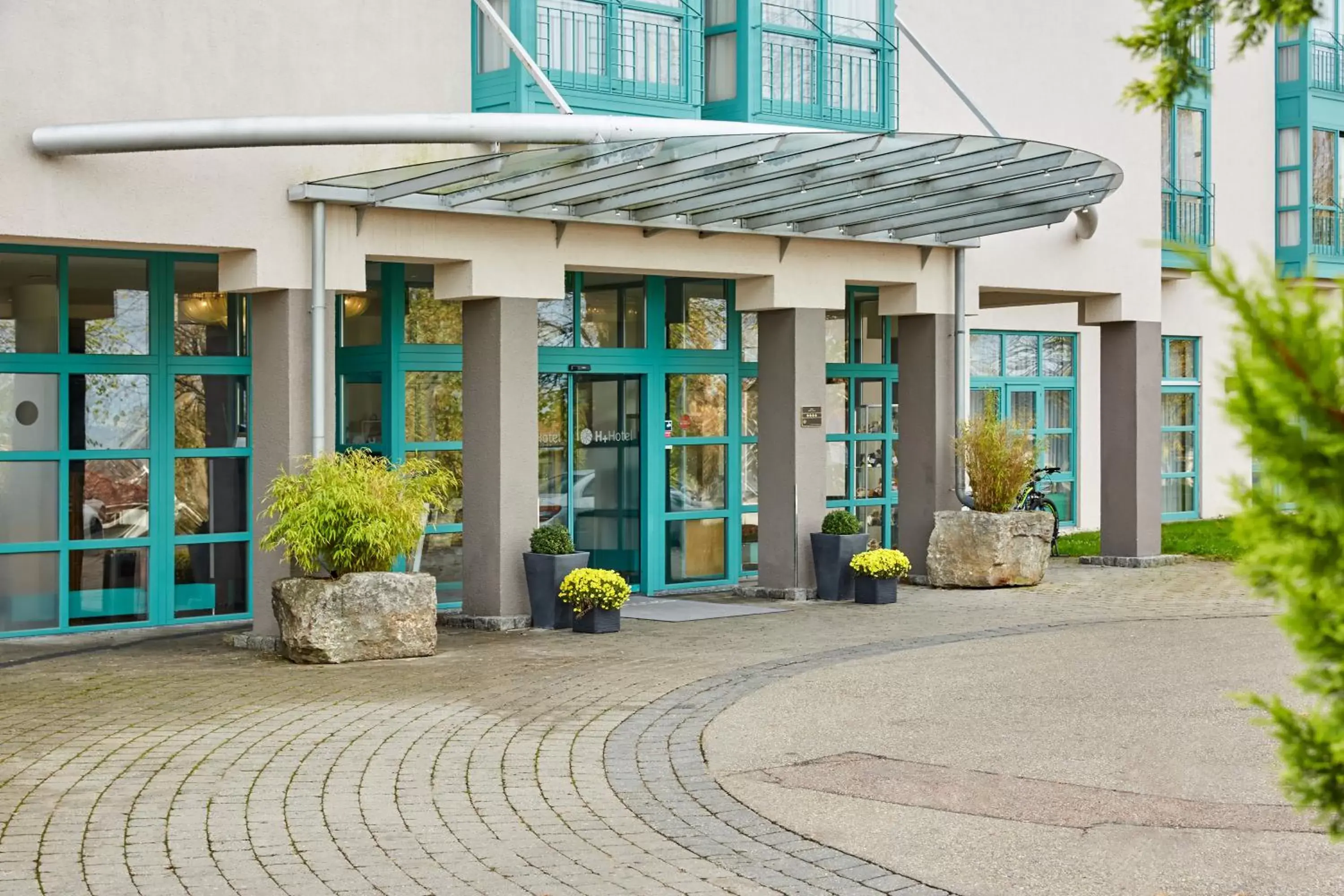 Facade/entrance, Property Building in H+ Hotel Limes Thermen Aalen