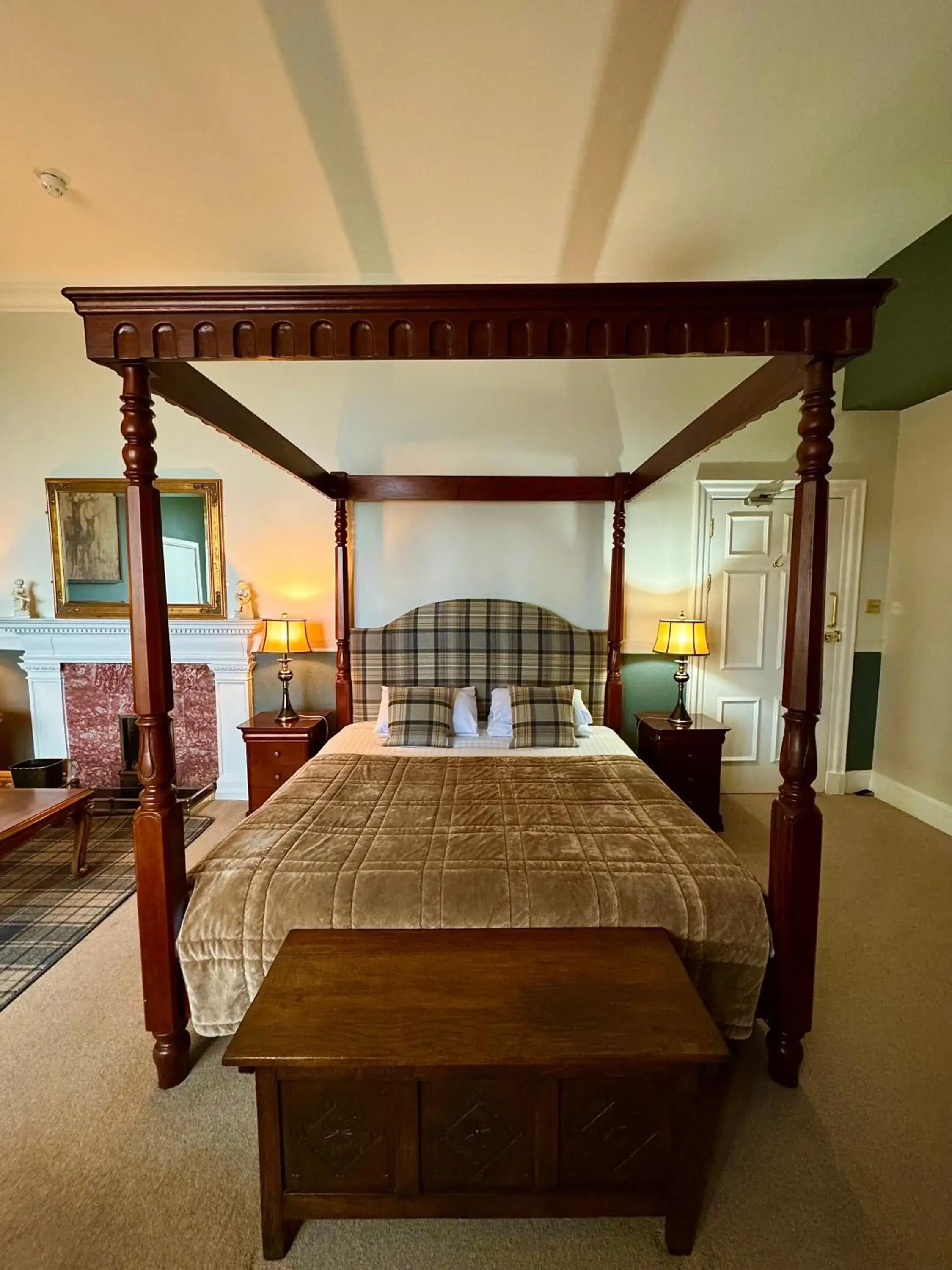 Bed in Invernairne Guest House