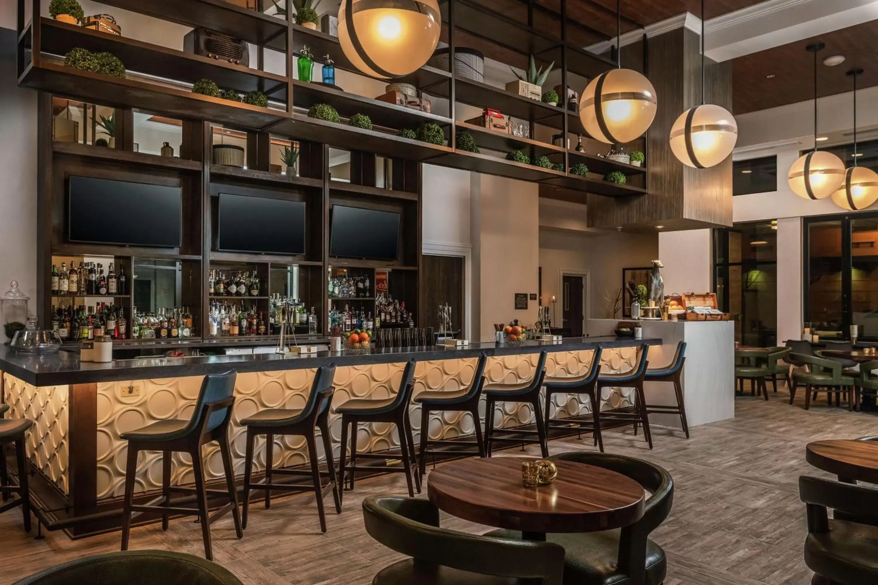 Lounge or bar in Hilton Garden Inn Memphis Downtown Beale Street Lounge or bar in Hilton Garden Inn Memphis Downtown Beale Street