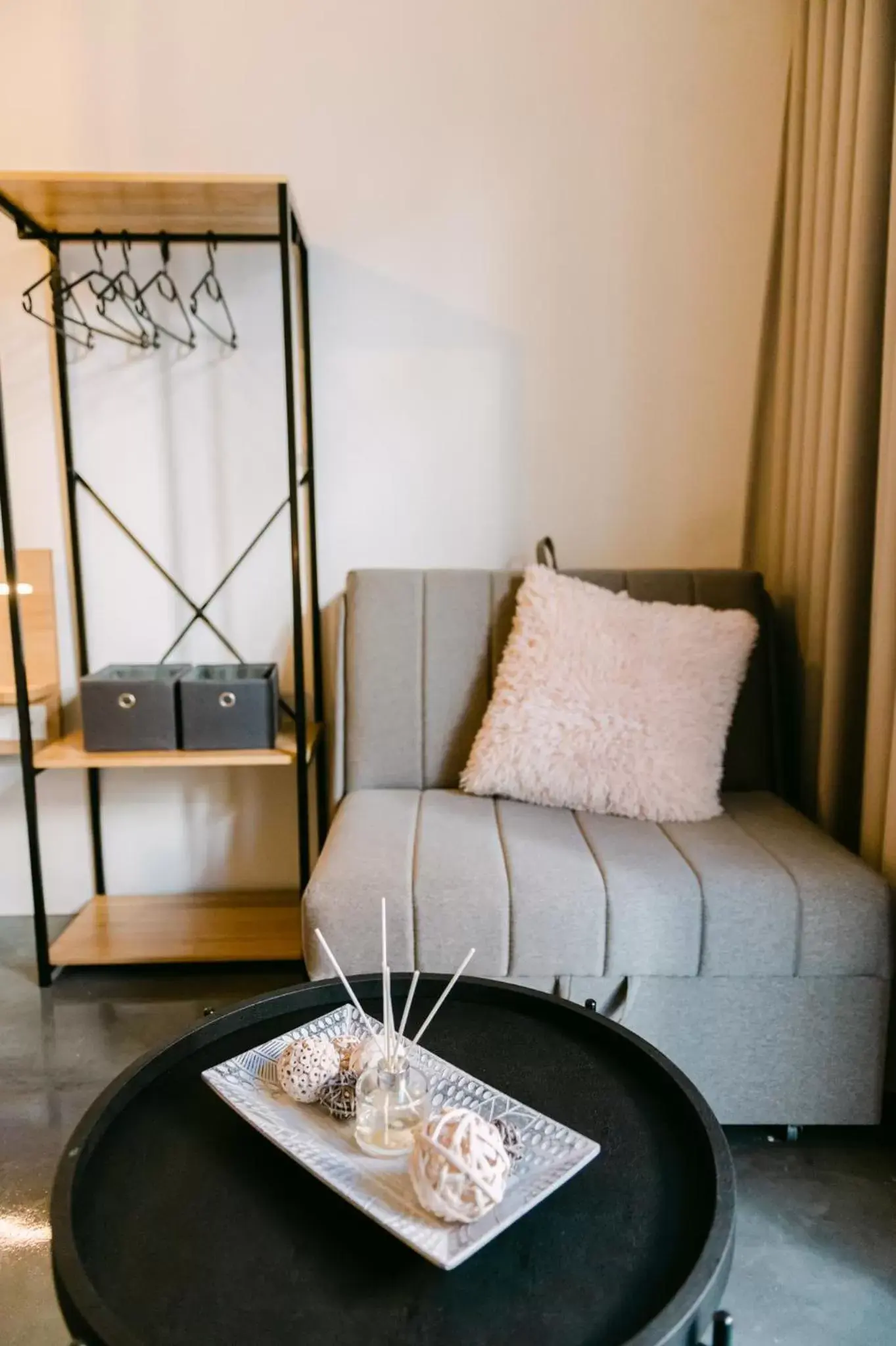 Seating Area in MAGNOLIA SUITES