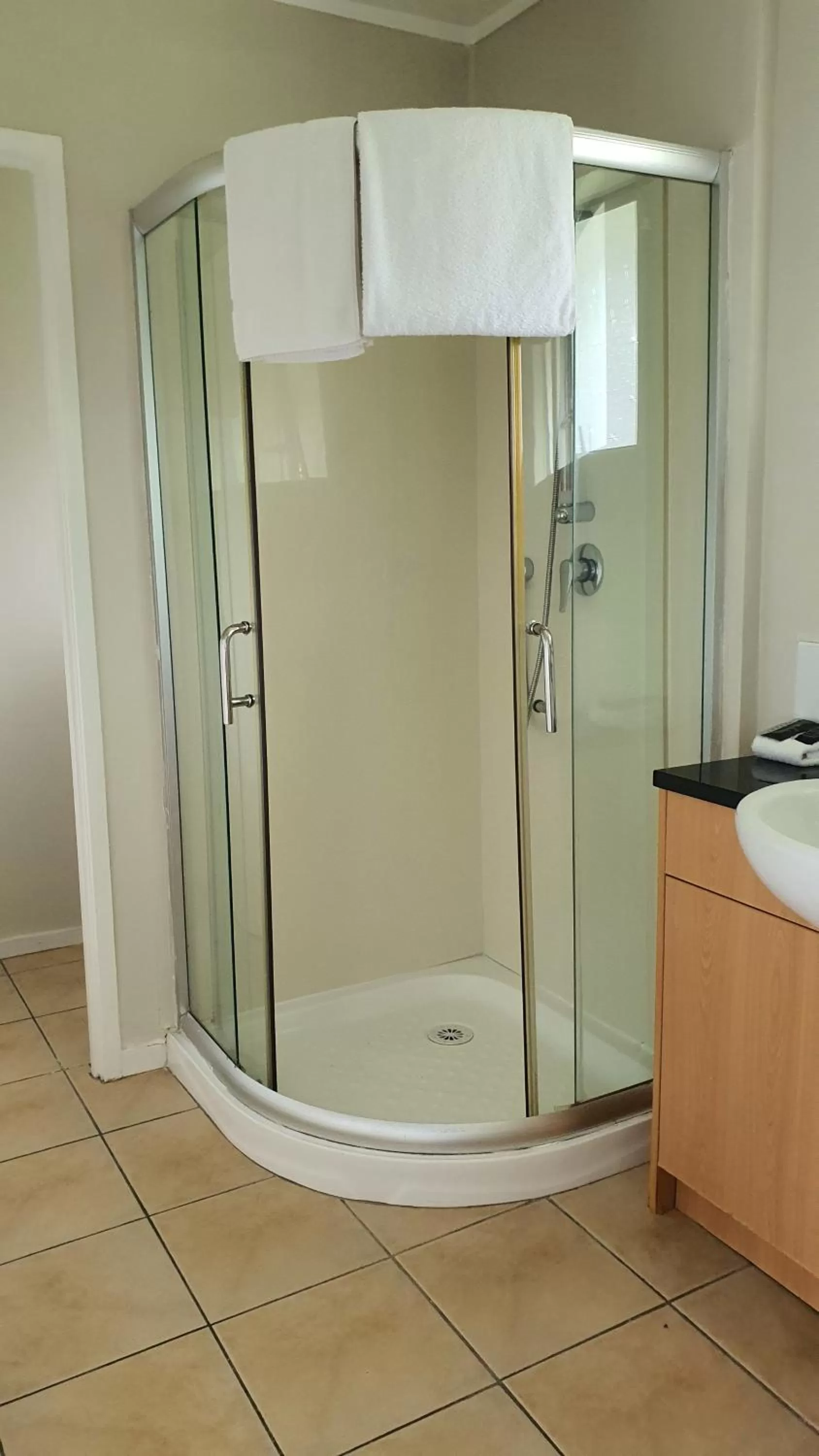 Bathroom in Ocean Inn Motel