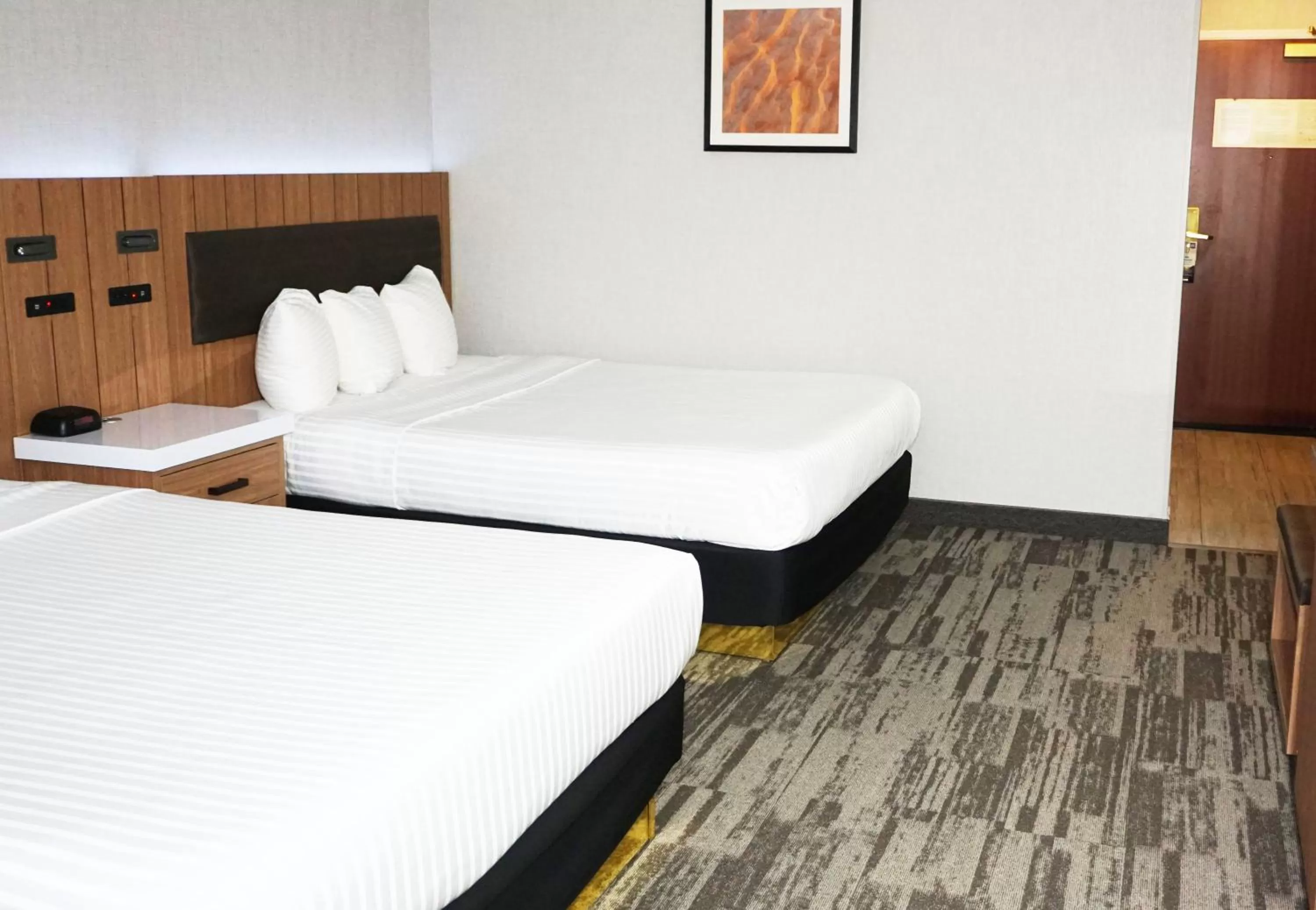 Photo of the whole room, Bed in Modesto Hotel - Gateway to Yosemite