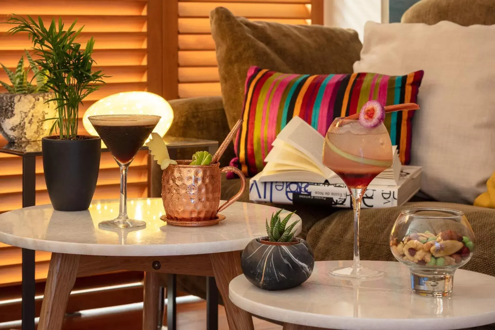 Lounge or bar in Hotel Beau Rivage Lounge or bar in Hotel Beau Rivage