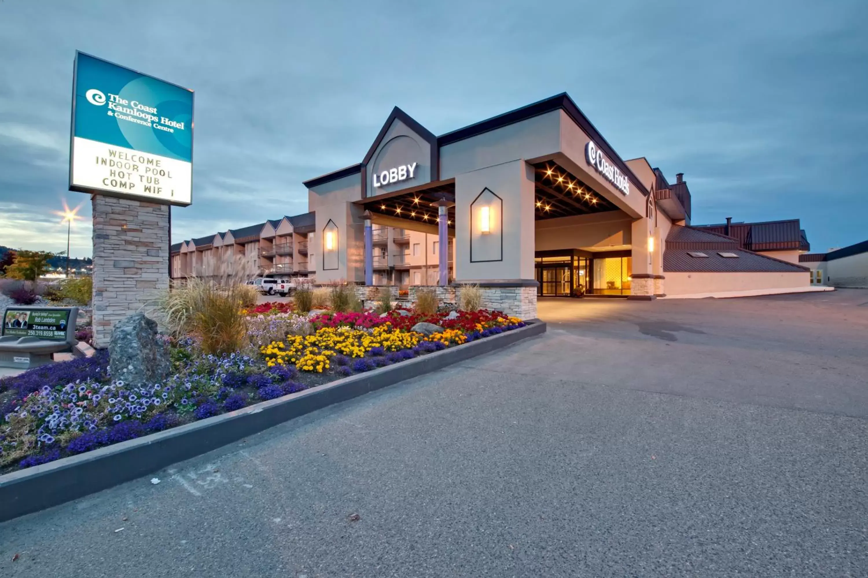 Facade/entrance, Property Building in Coast Kamloops Hotel & Conference Centre