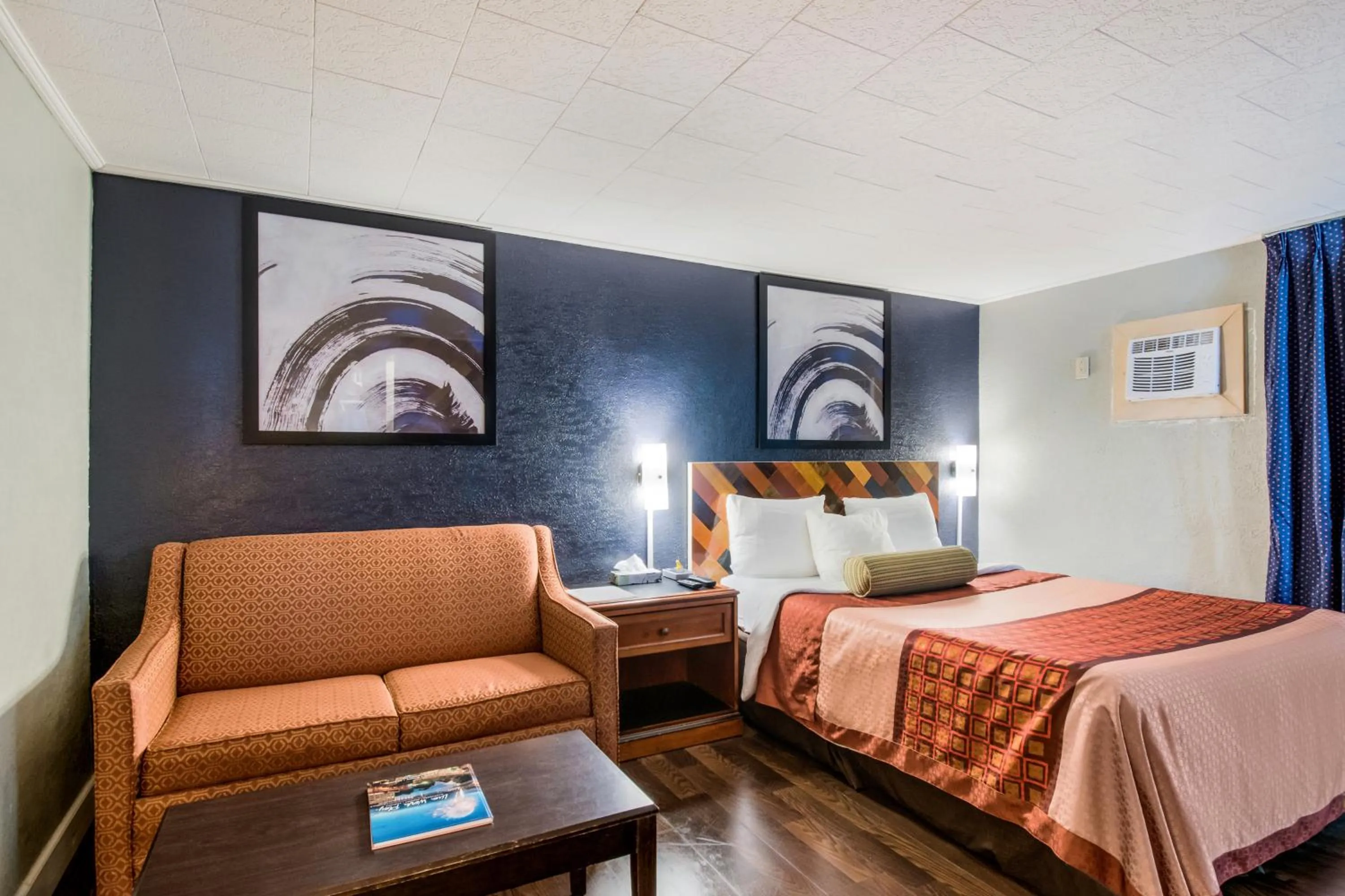 Bed in Highland Inn New Cumberland