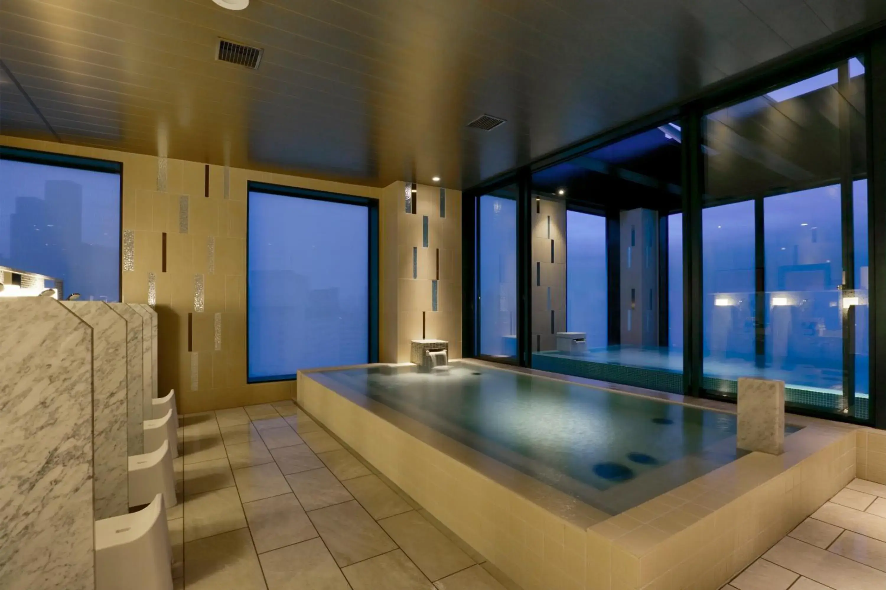 Open Air Bath, Swimming Pool in Candeo Hotels Tokyo Roppongi