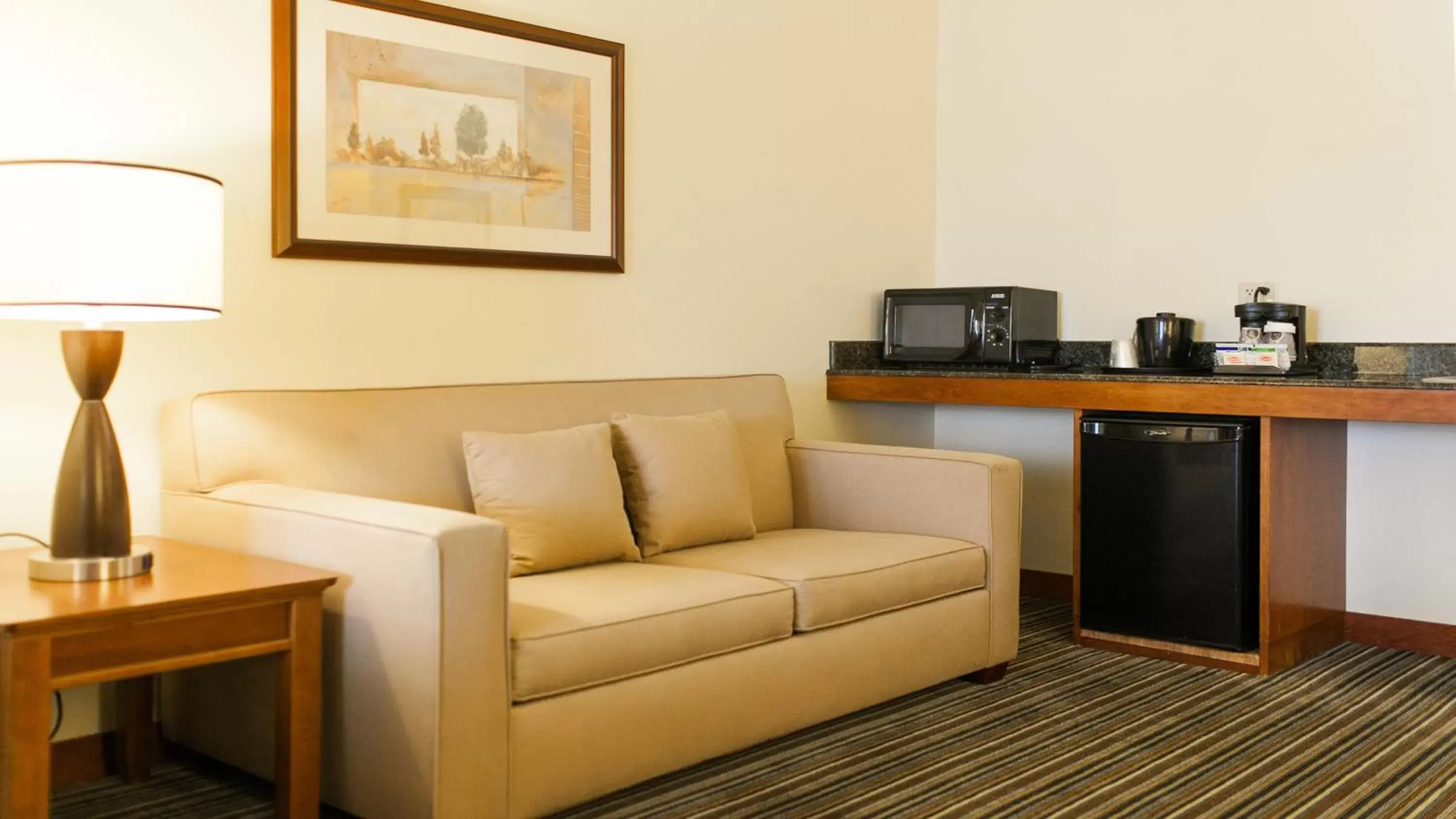 Coffee/tea facilities in Holiday Inn Express Turlock, an IHG Hotel