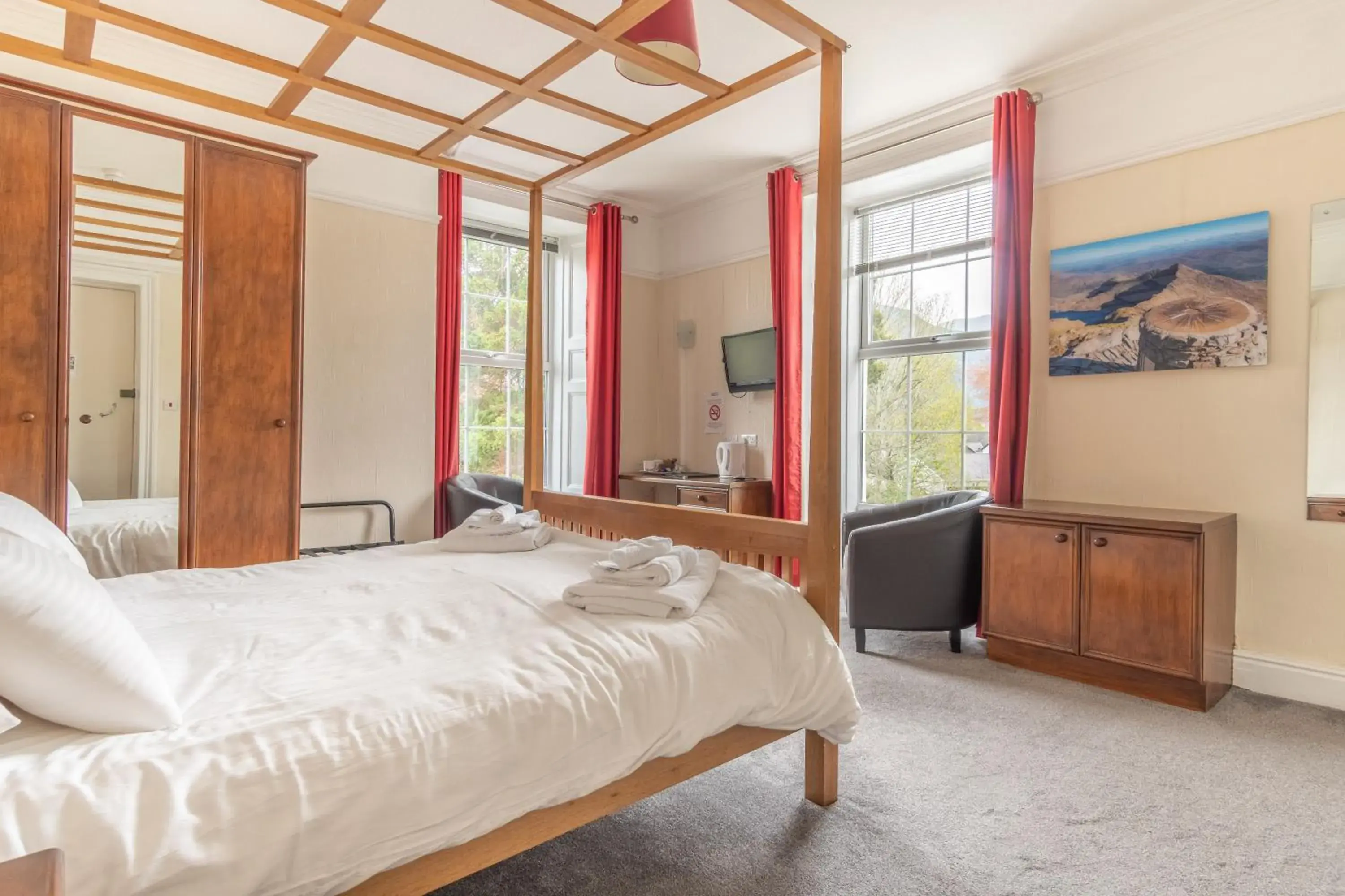 Bedroom, Bed in Padarn Hotel