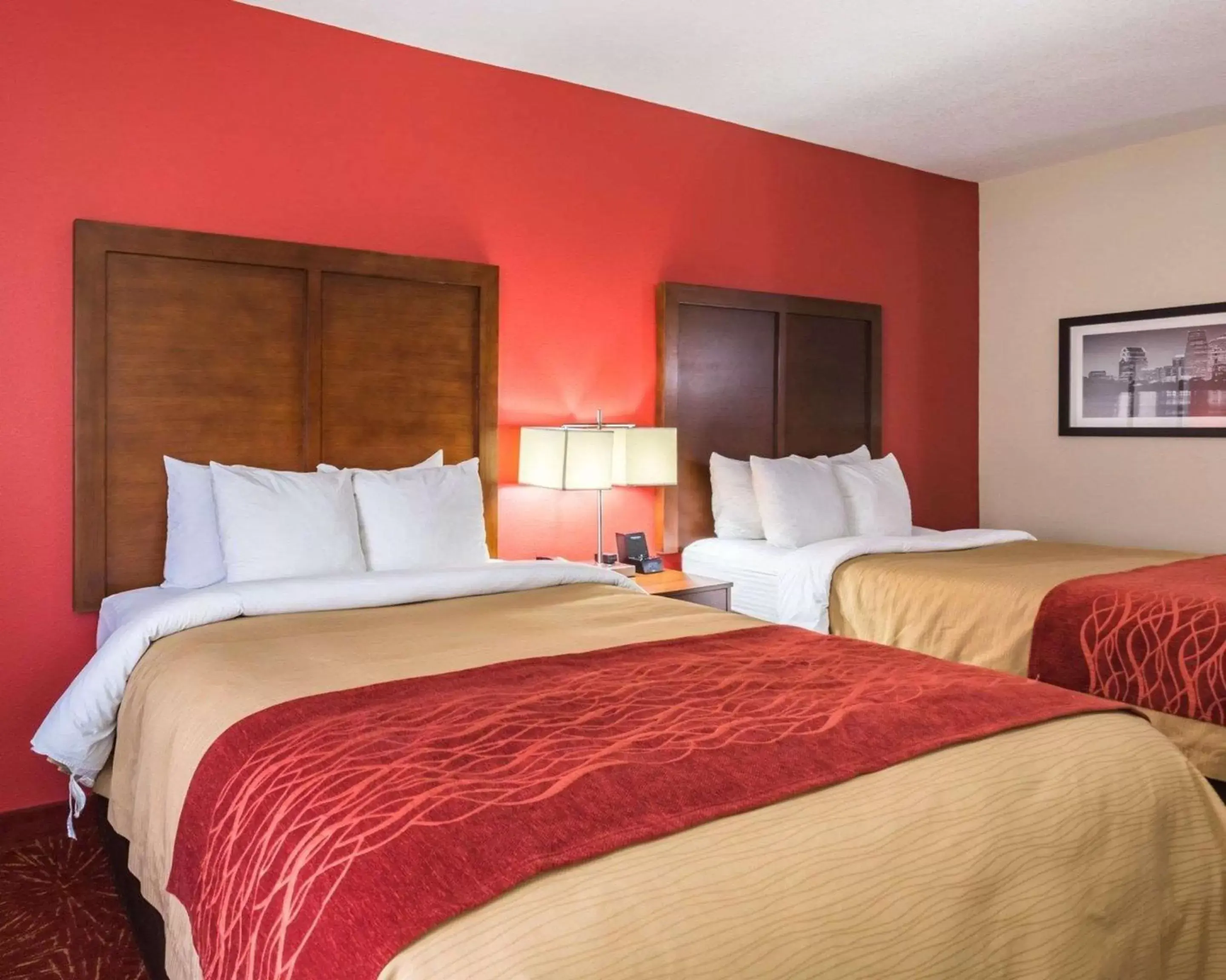 Photo of the whole room, Bed in Econo Lodge Inn & Suites East