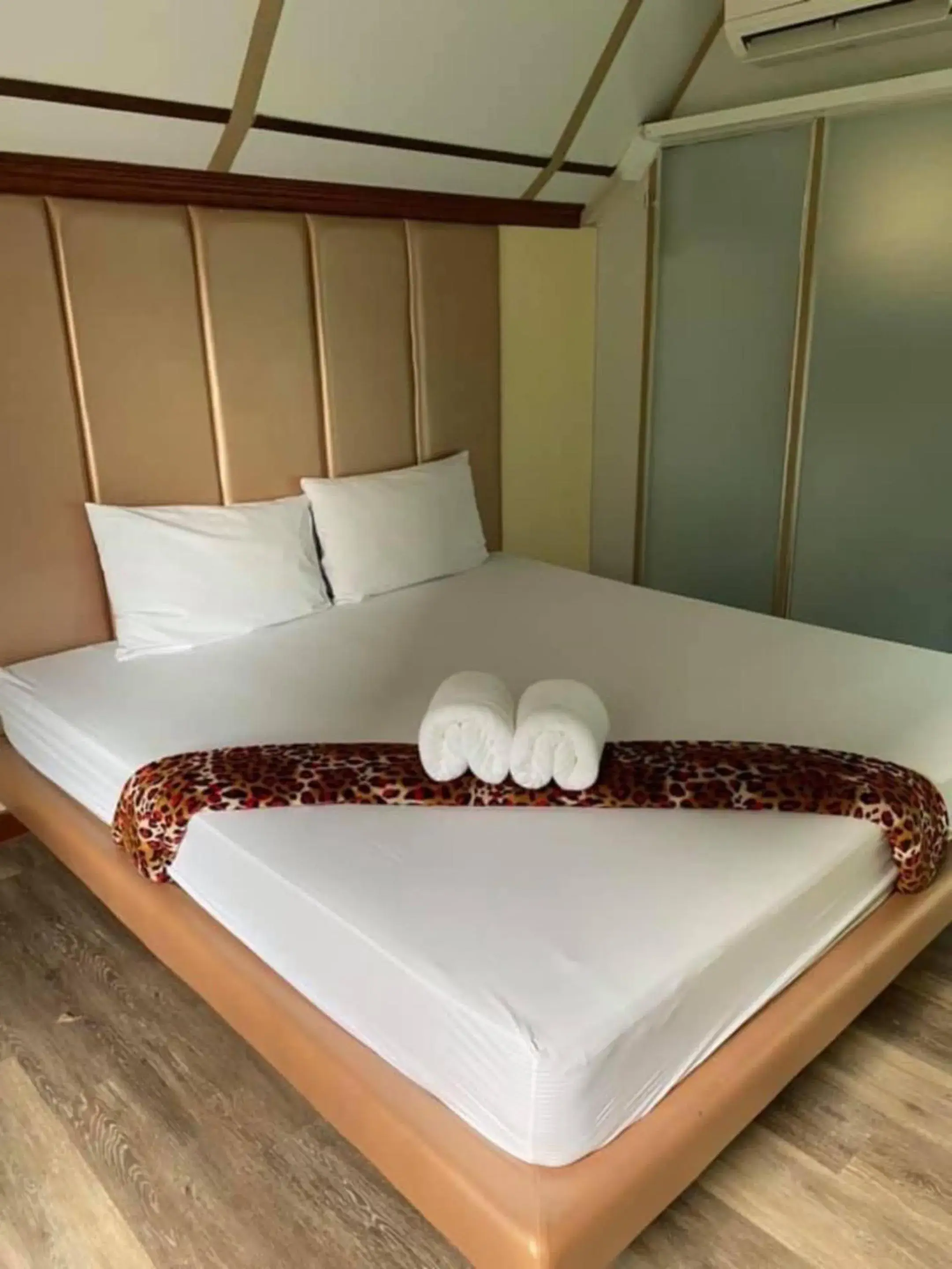 Property building, Bed in Kurina Hotel