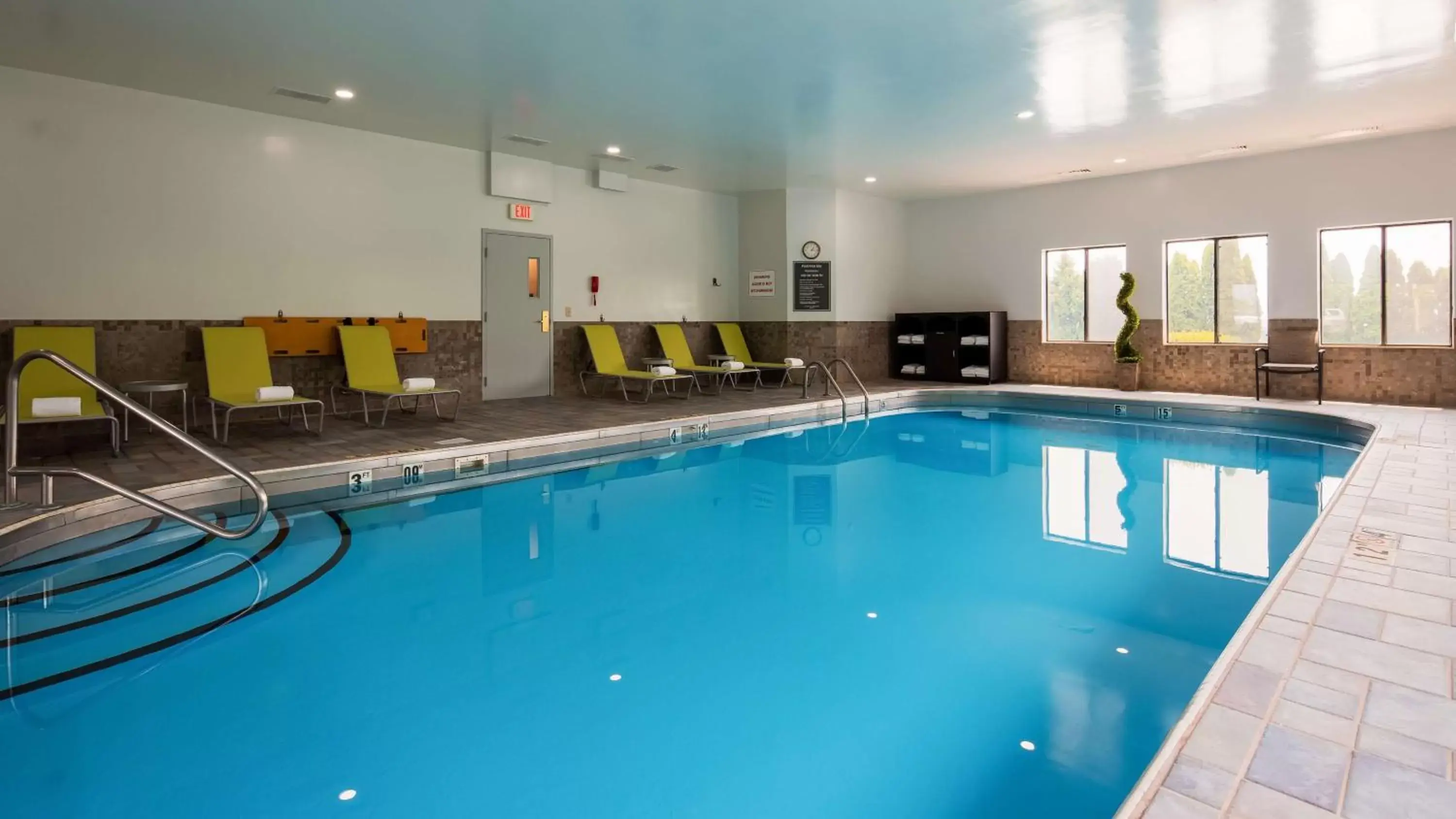 Activities, Swimming Pool in Best Western St. Clairsville Inn & Suites