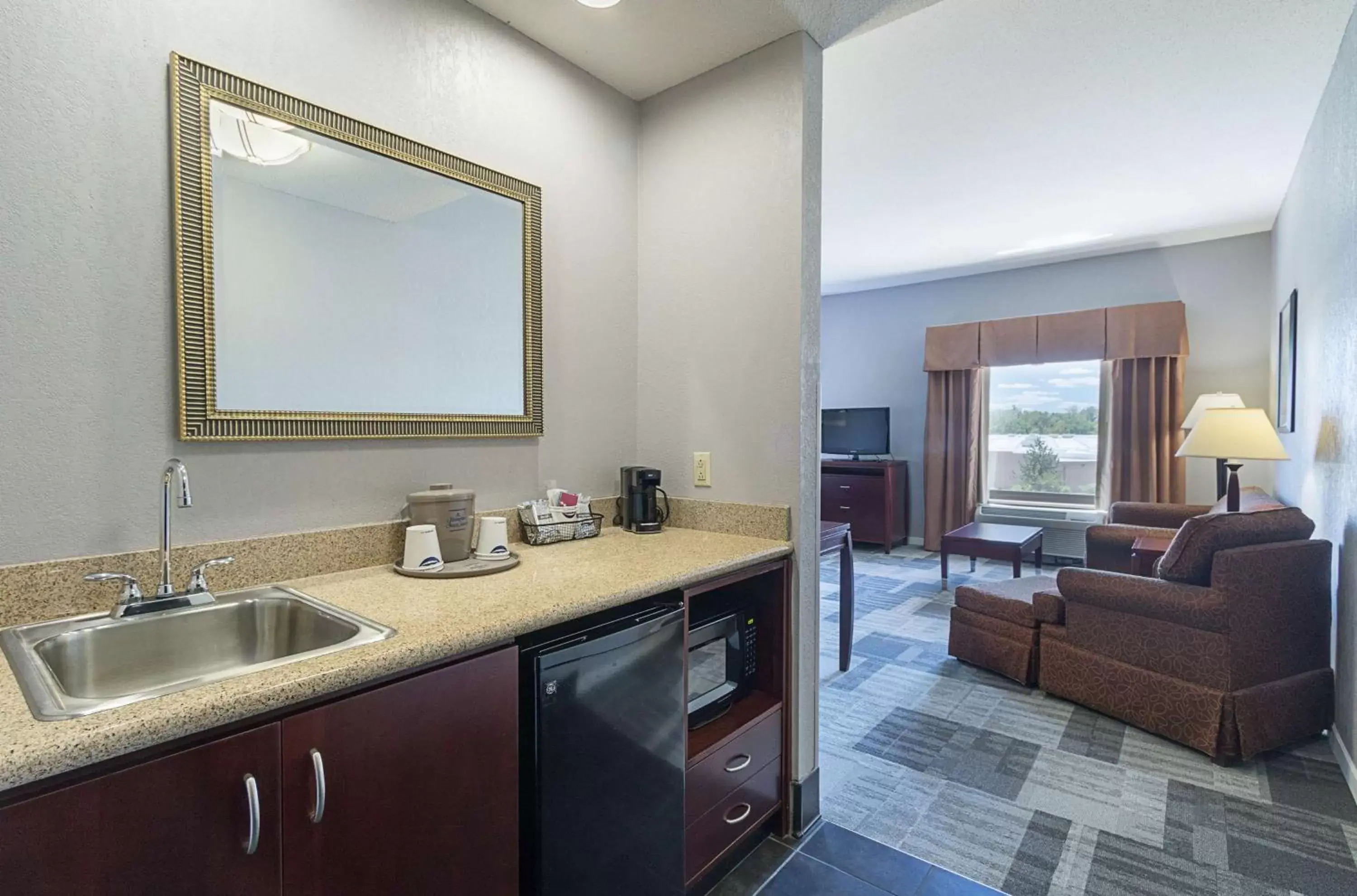 Kitchen or kitchenette in Hampton Inn and Suites Indianapolis/Brownsburg