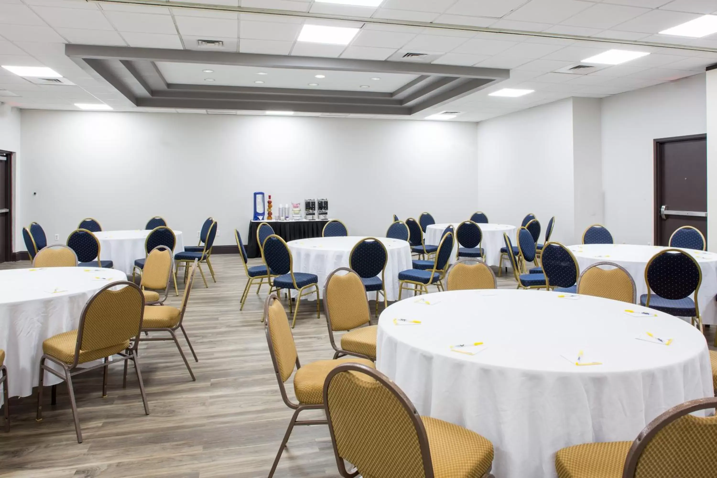 Banquet/Function facilities in Days Inn & Suites by Wyndham Orlando Airport