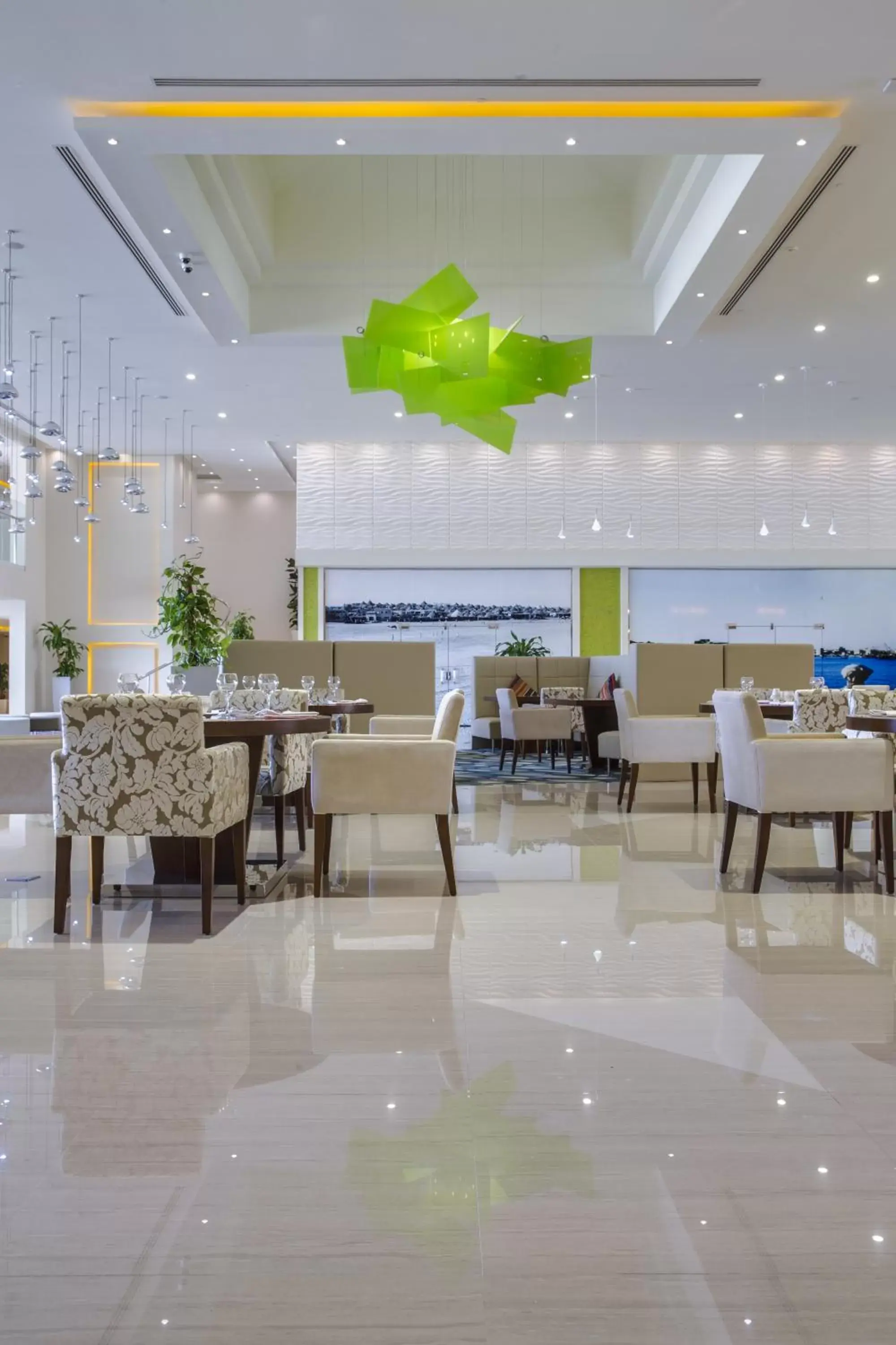 Lobby or reception, Restaurant/Places to Eat in Radisson Blu Resort Jizan