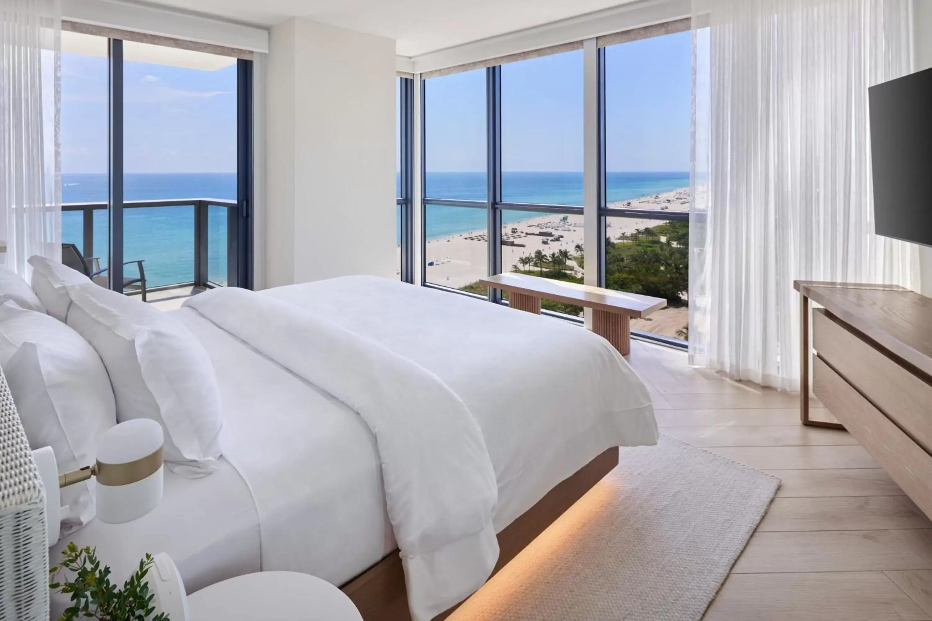 Cool Corner Two-Bedroom Suite, Oceanfront, Balcony in W South Beach