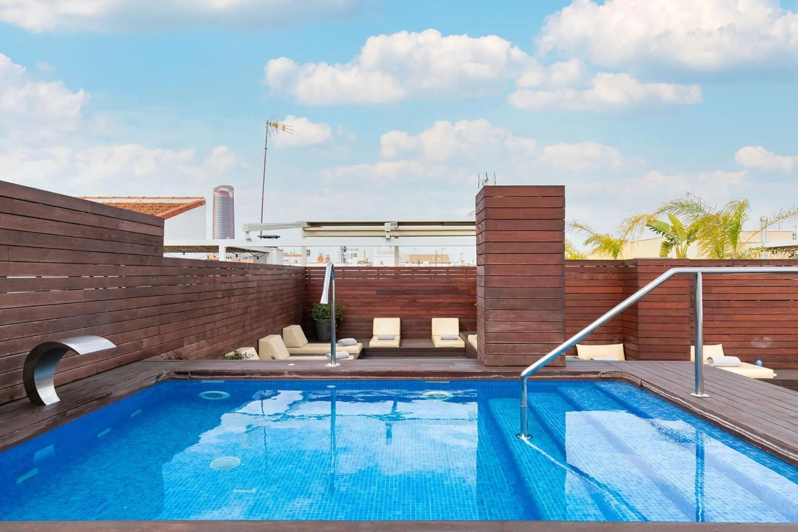 Swimming Pool in Holiday Rentals Tempa Museo