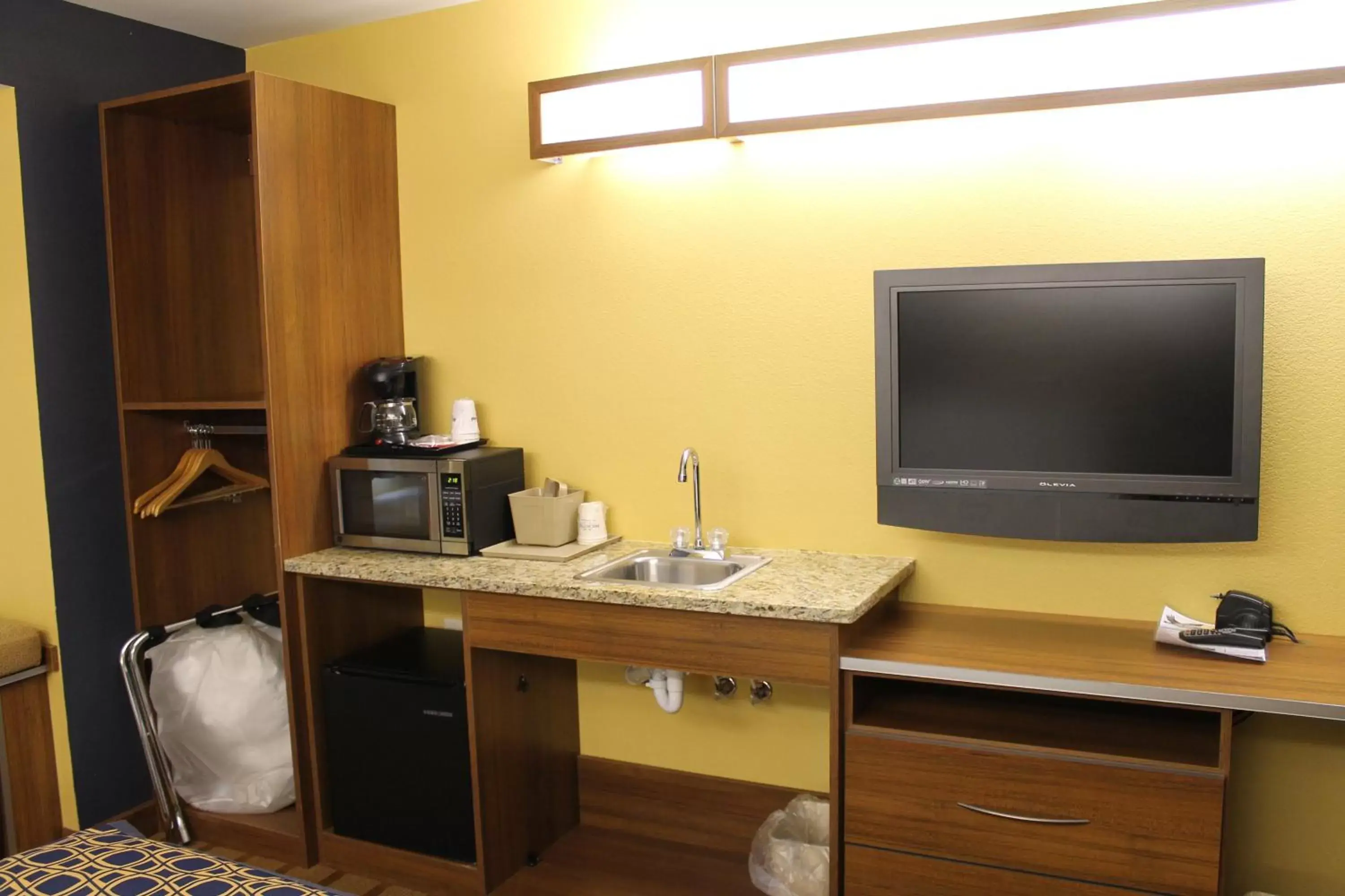 TV and multimedia, TV/Entertainment Center in Microtel Inn & Suites - Kearney