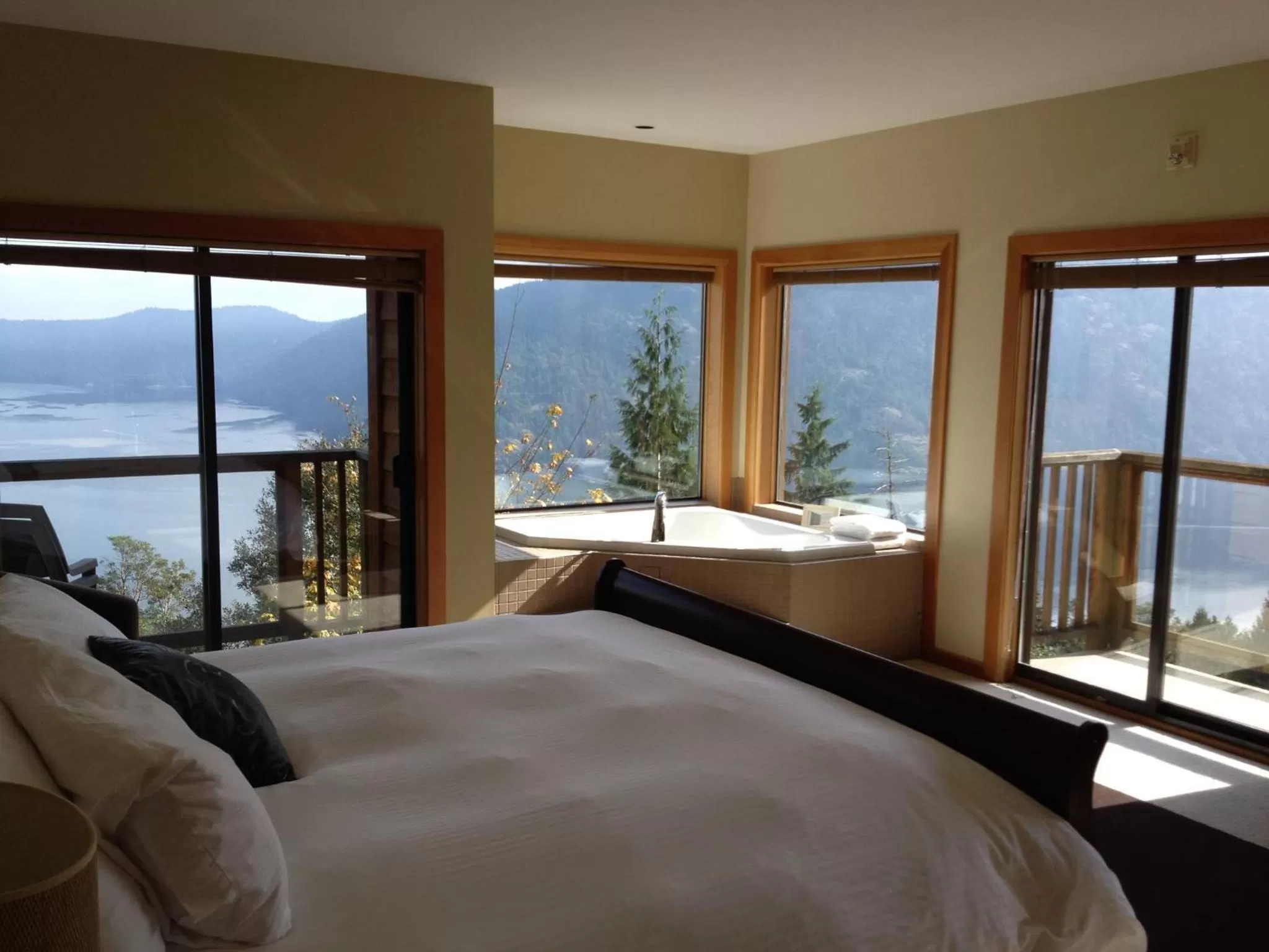 Decorative detail, Bed in Moon Water Lodge