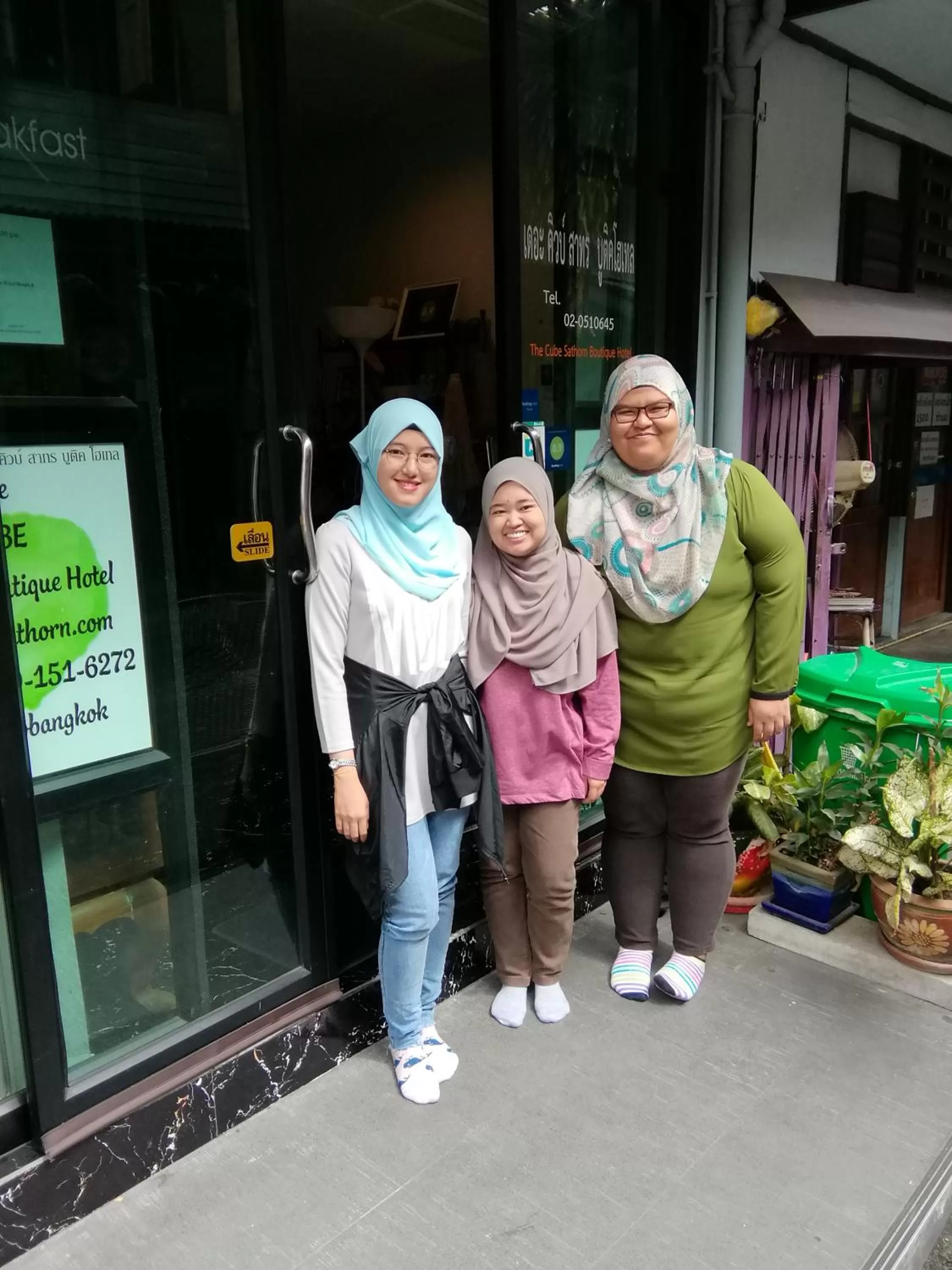 The Cube Sathorn Boutique Hotel เดอะ คิวบ์ สาทร บูติค โฮเทล Near BTS Surasak