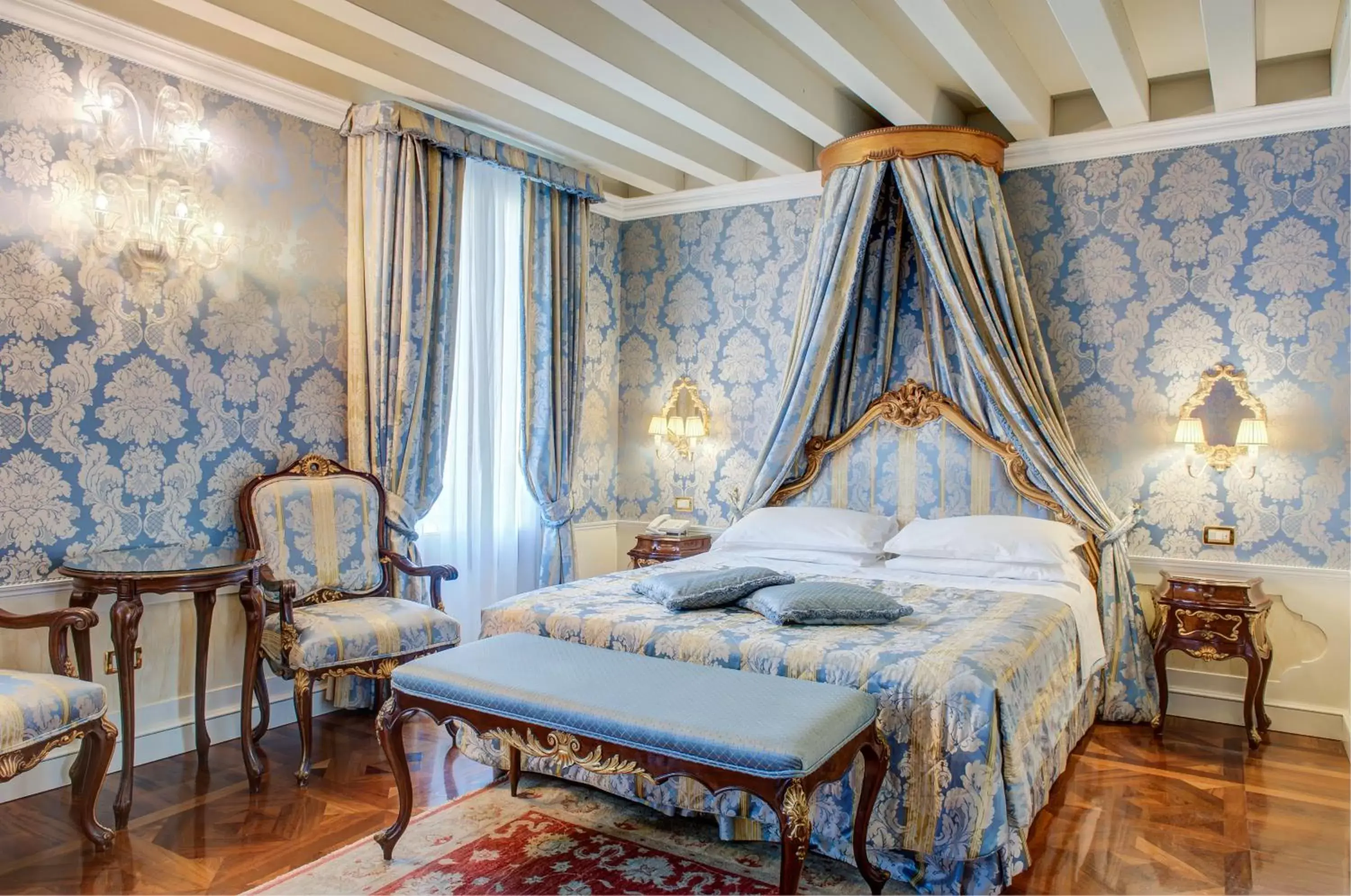 Bedroom, Bed in Canal Grande