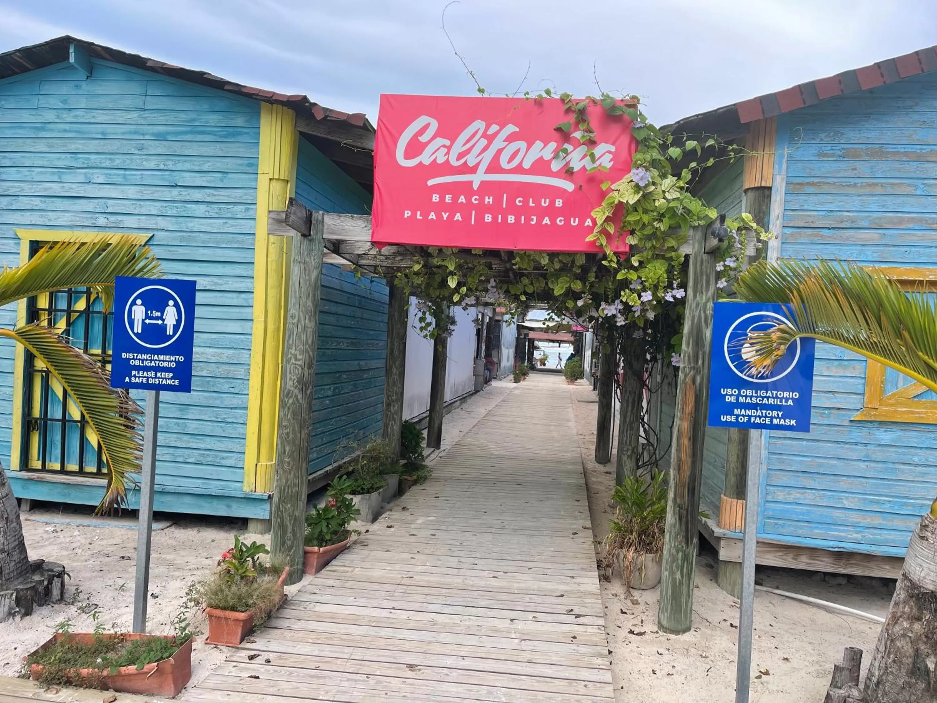 Property Logo/Sign in Yonah comfort punta cana, shared apartment