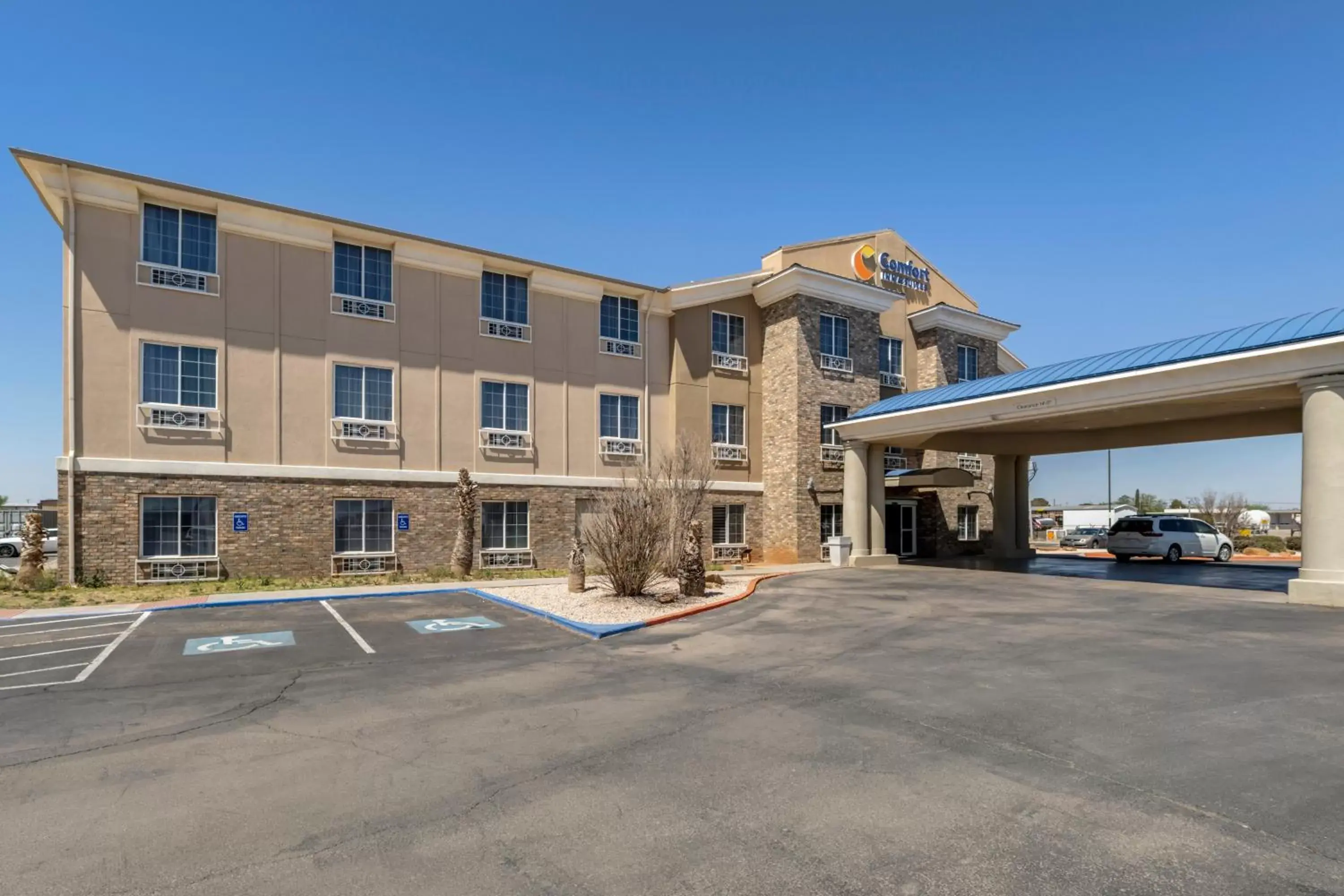 Property Building in Comfort Inn & Suites