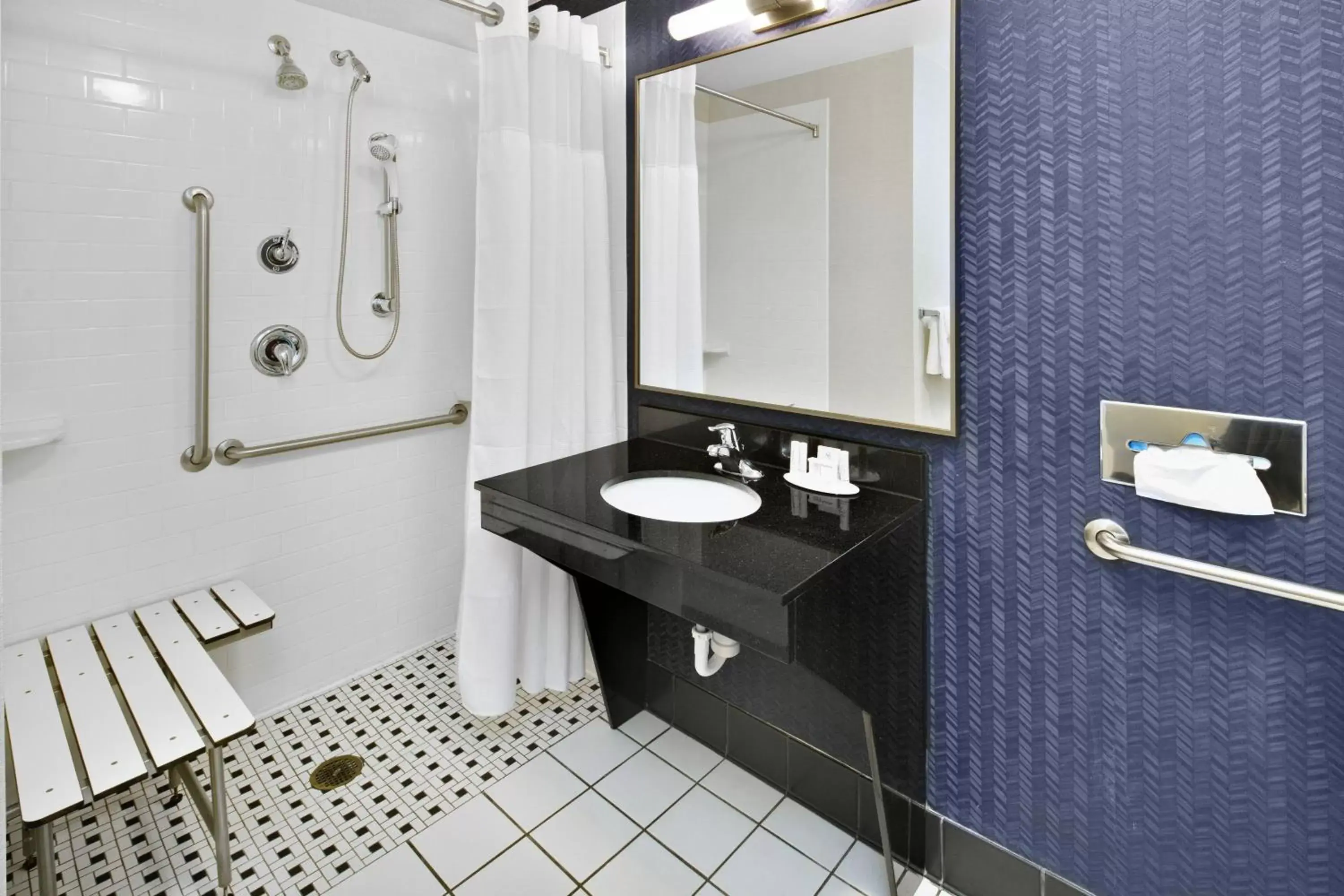 Bathroom in Fairfield Inn & Suites by Marriott Marietta