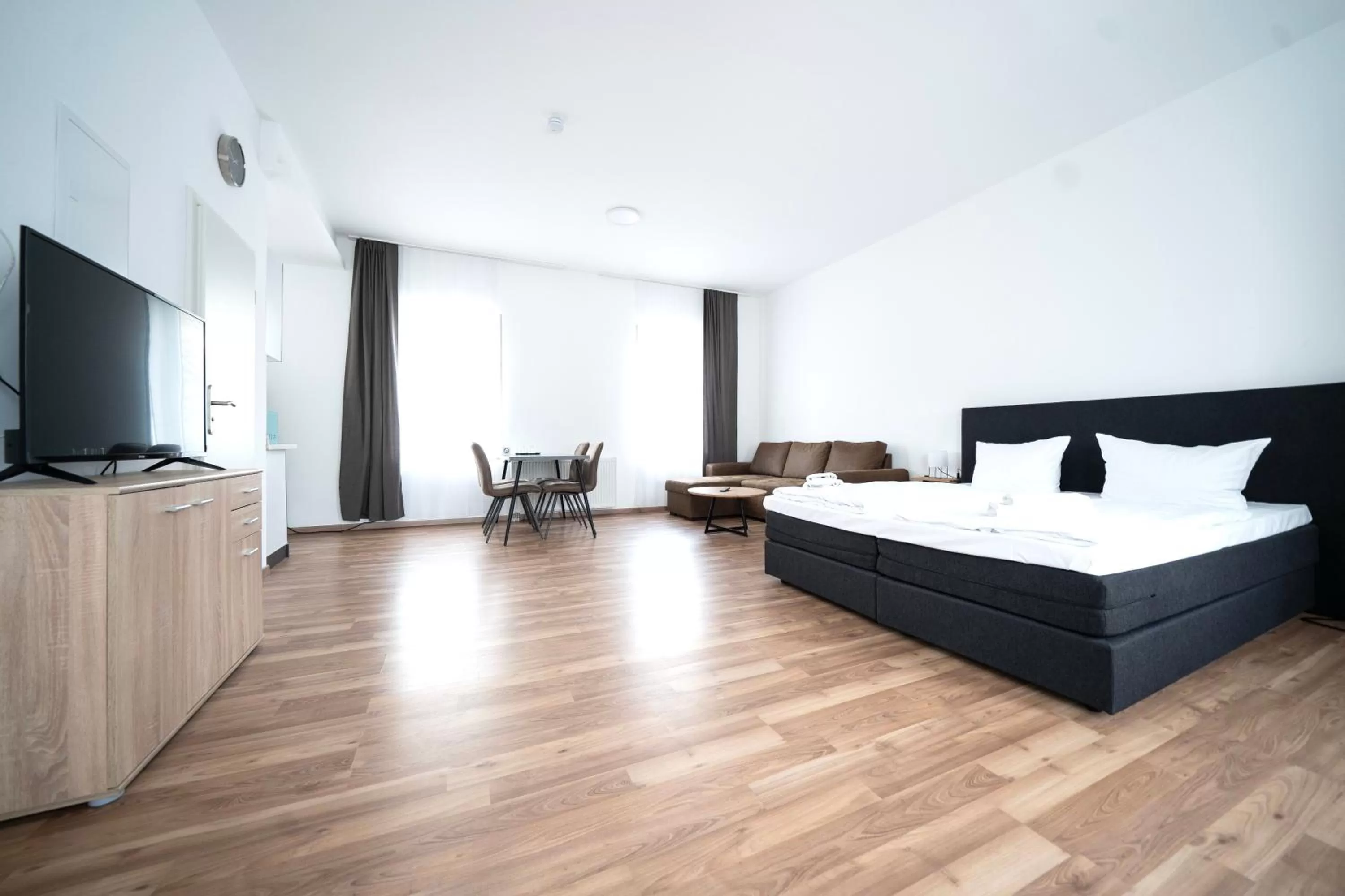 Living room, Bed in Hotel Zur alten Stadtkellerei Leipzig