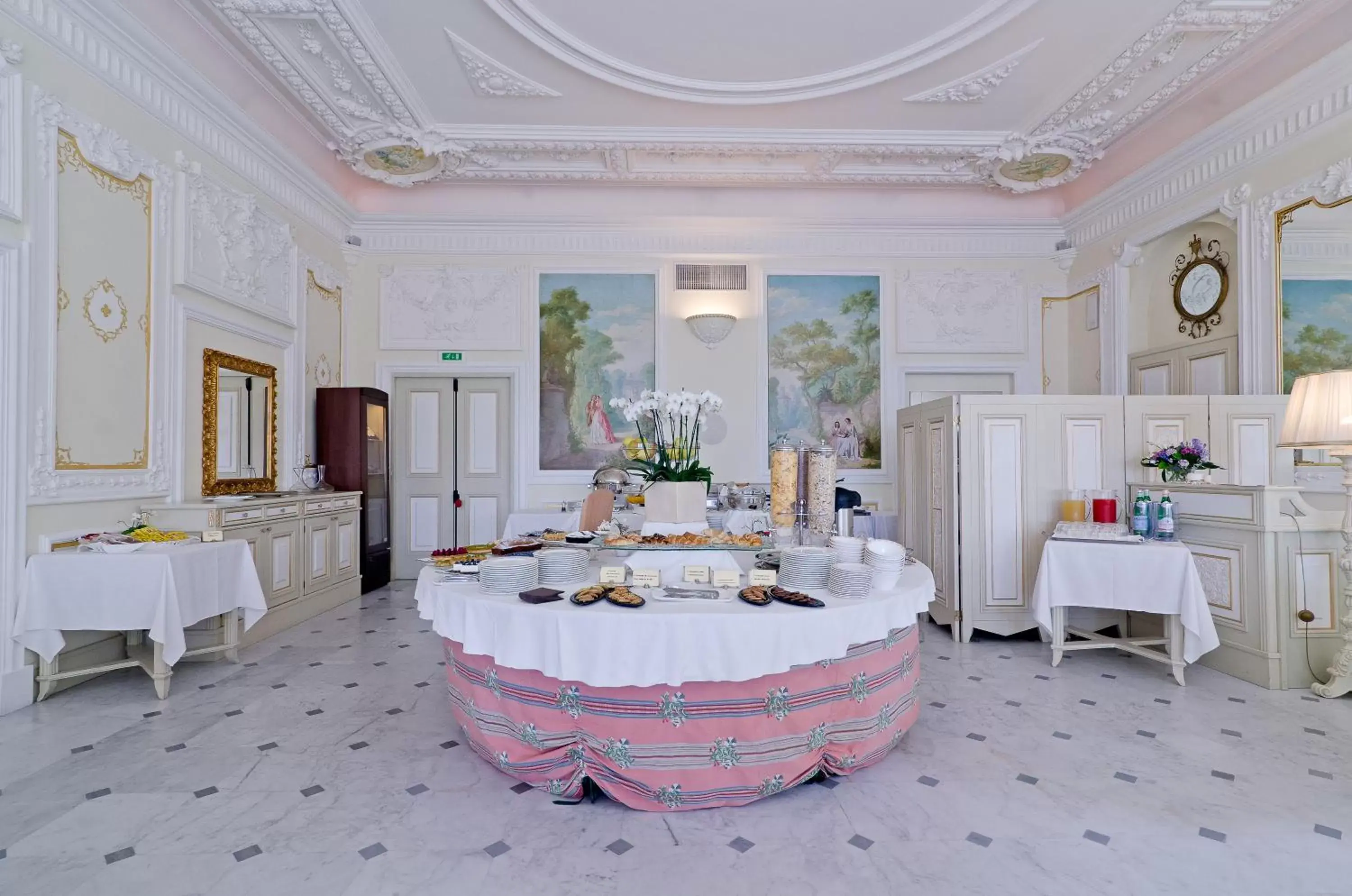 Breakfast, Restaurant/Places to Eat in Hotel De Paris Sanremo