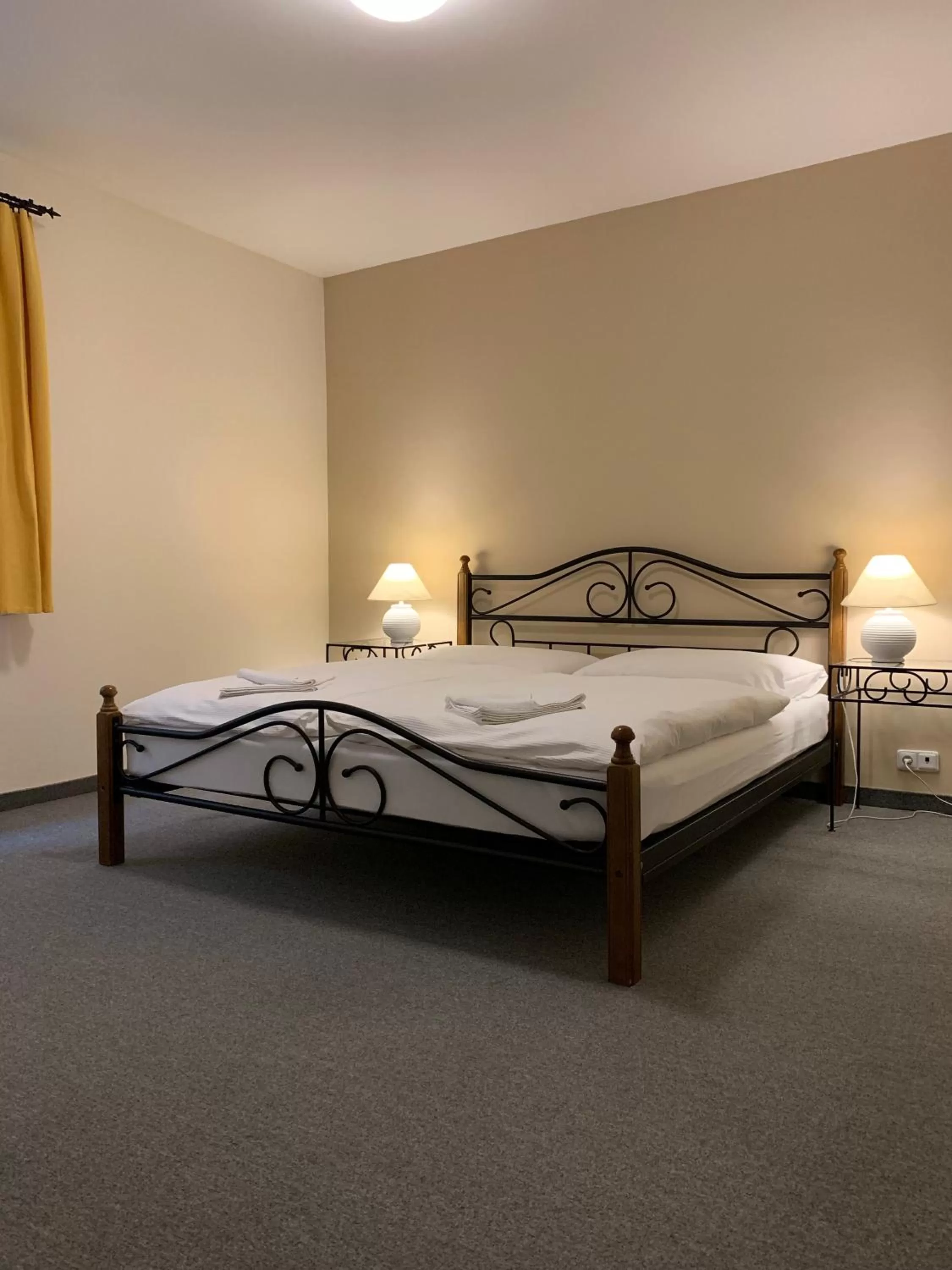 Bedroom, Bed in Apartma La Provence