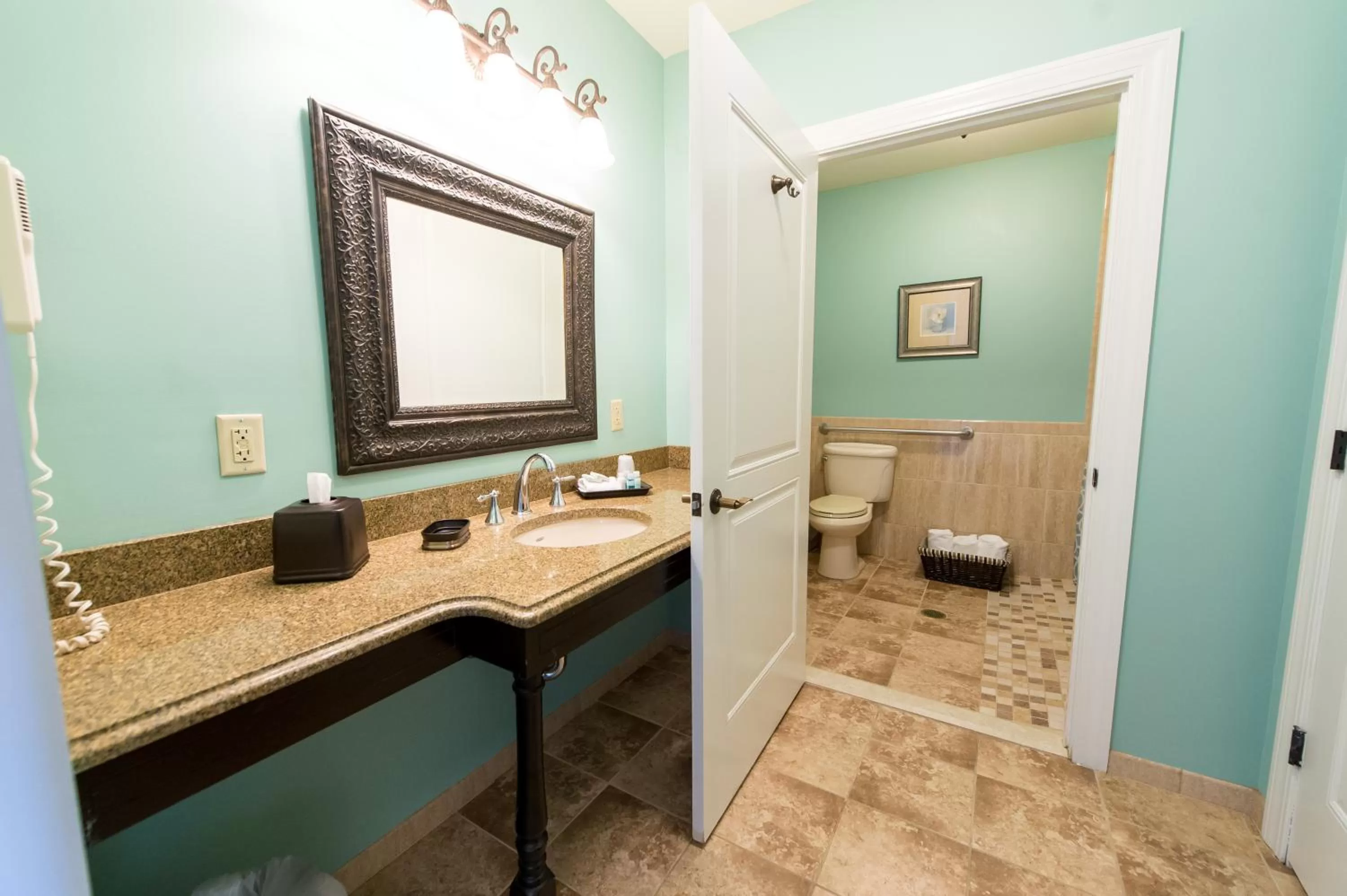 Bathroom in Union Bluff Hotel & Meeting House