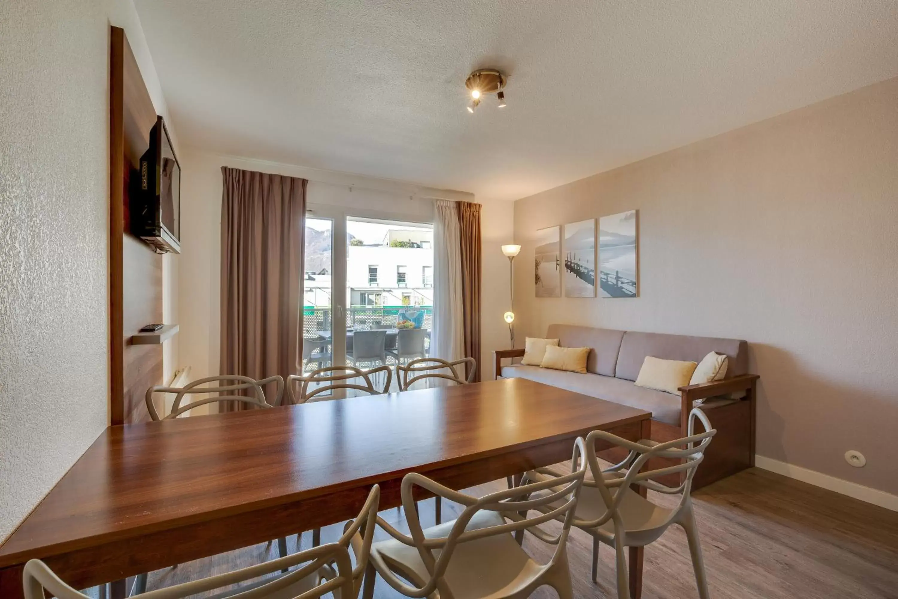 Living room, Dining Area in Résidence Azurea