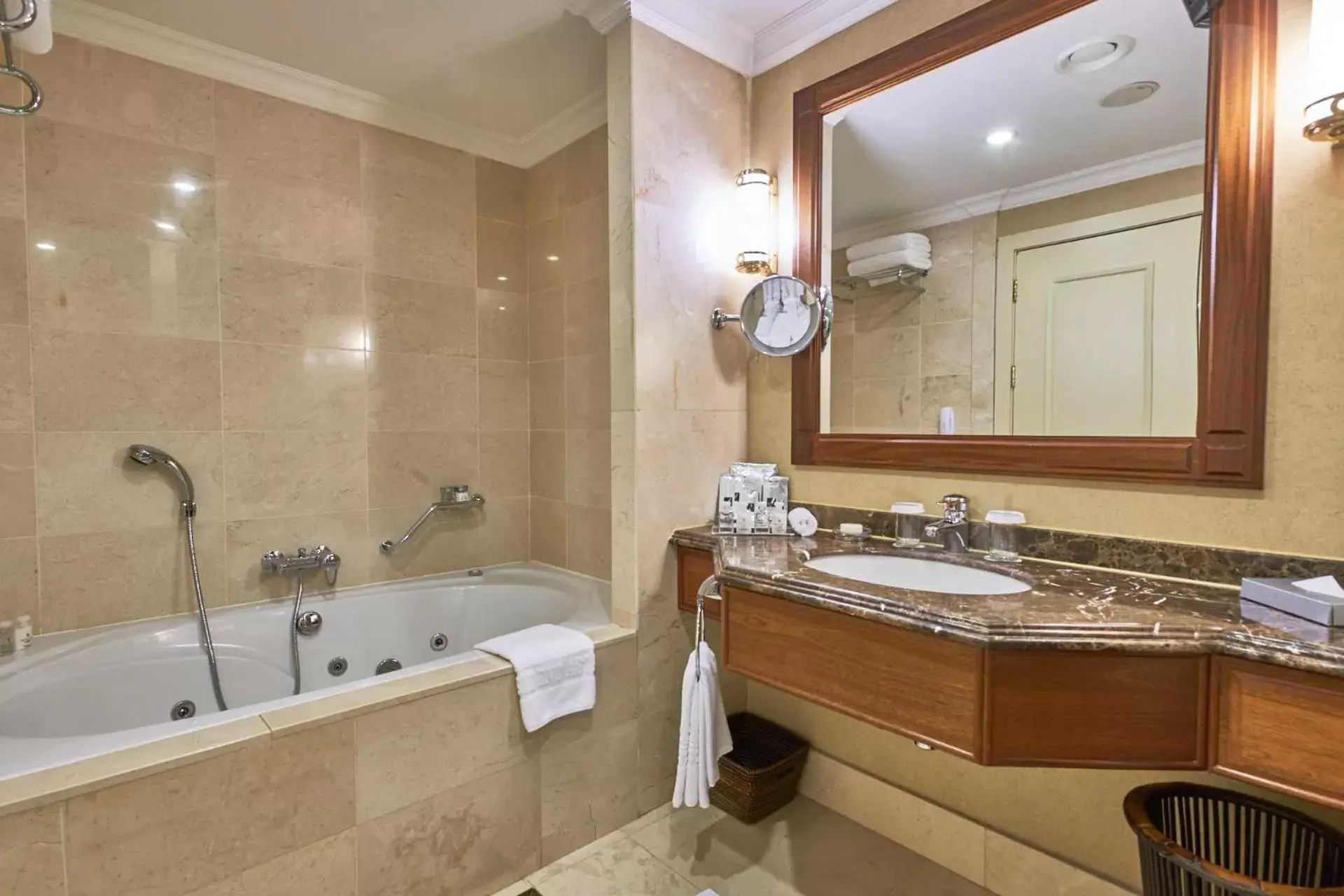 Hot Tub, Bathroom in Rixos President Hotel Astana