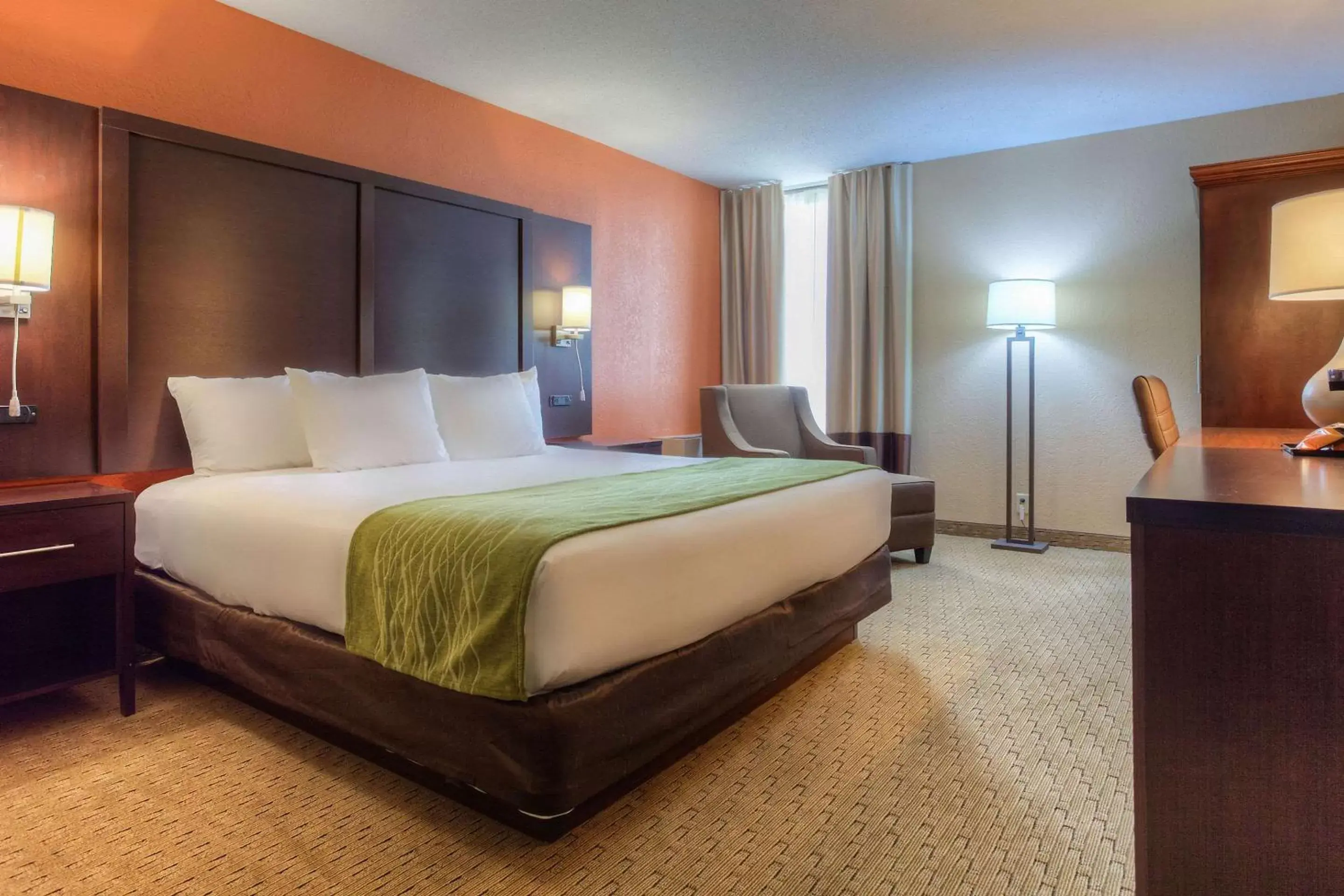 Bed in Comfort Inn & Suites Evansville Airport