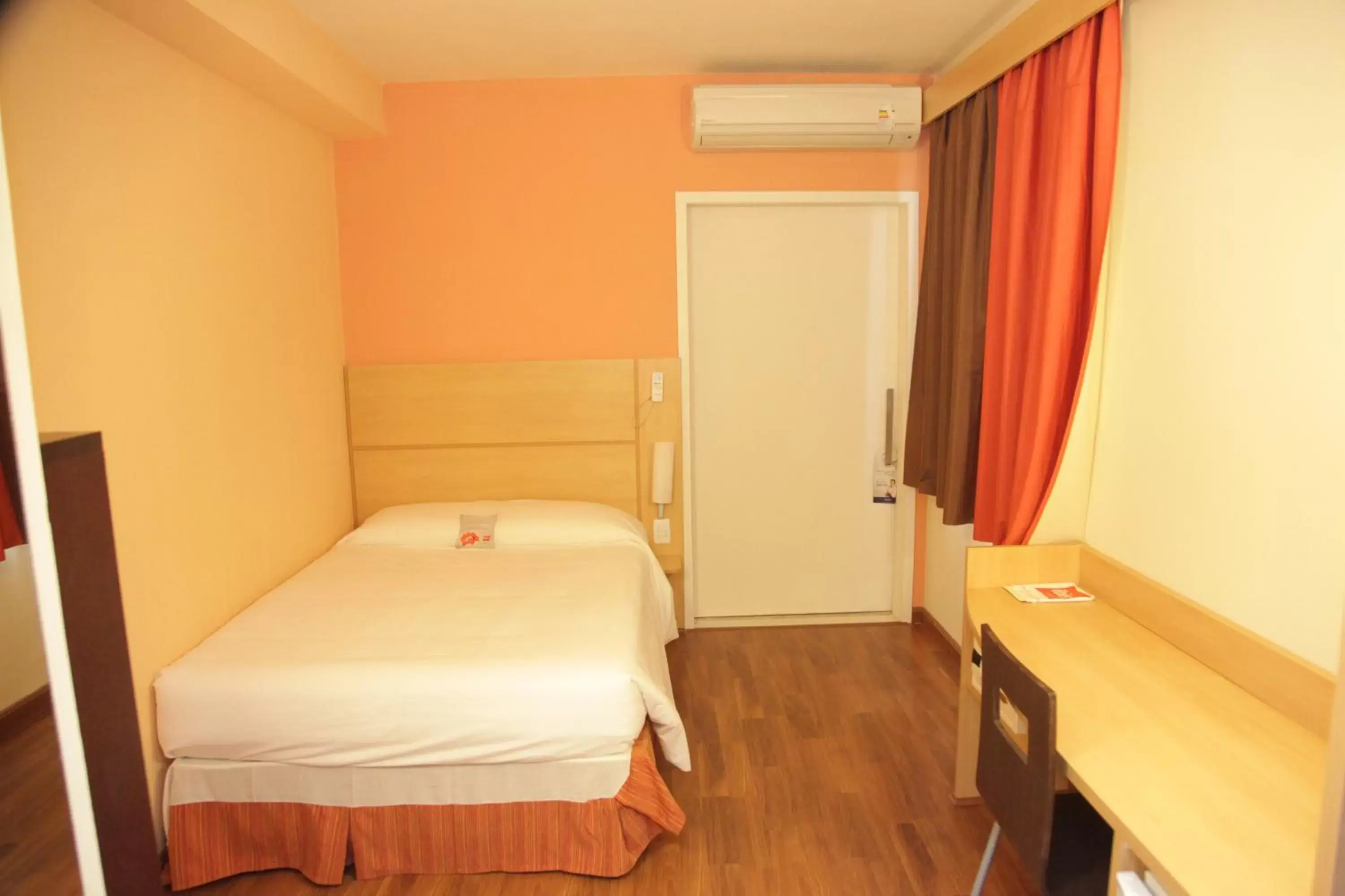 Photo of the whole room, Bed in ibis Sertaozinho