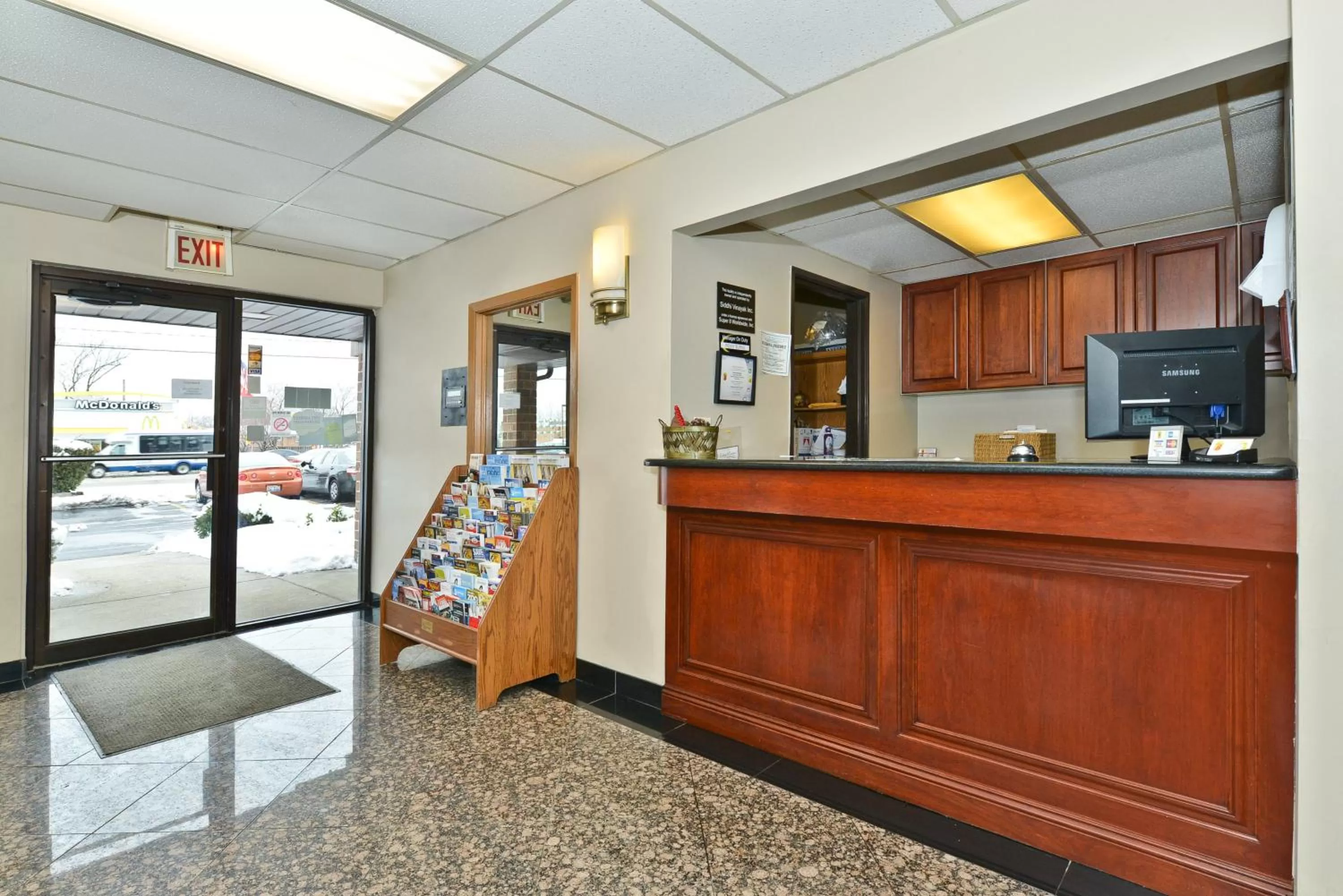 Lobby or reception in Super 8 by Wyndham Bridgeview/Chicago Area