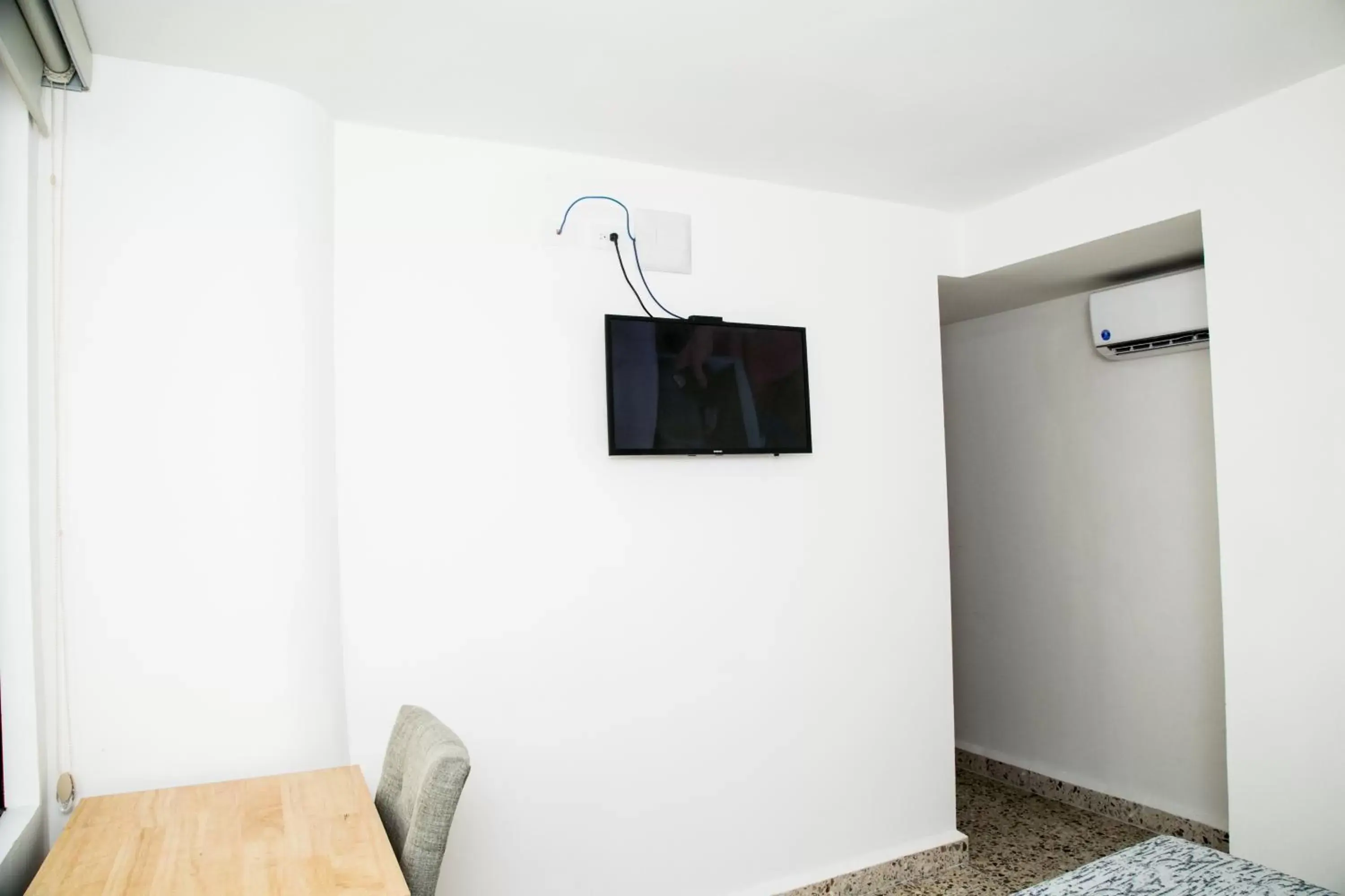 Communal lounge/ TV room, TV/Entertainment Center in Booking 500